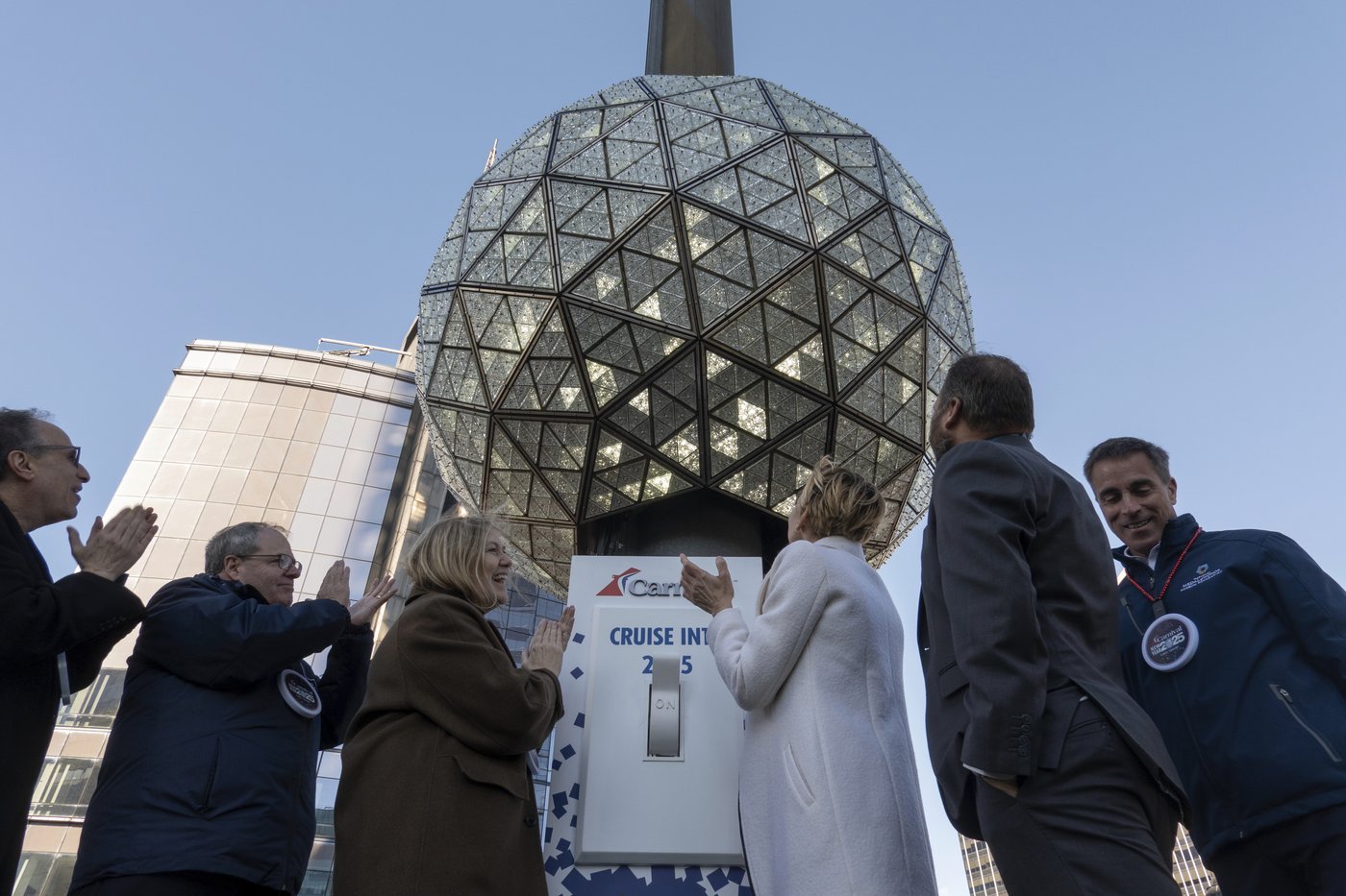 Times Square ball takes final test for New Year's Eve | iNFOnews.ca Times Square ball takes final test for New Year's Eve | iNFOnews.ca