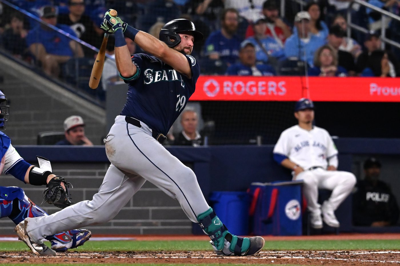 Mariners take down Jays 8-4 in 12-inning battle | iNFOnews.ca