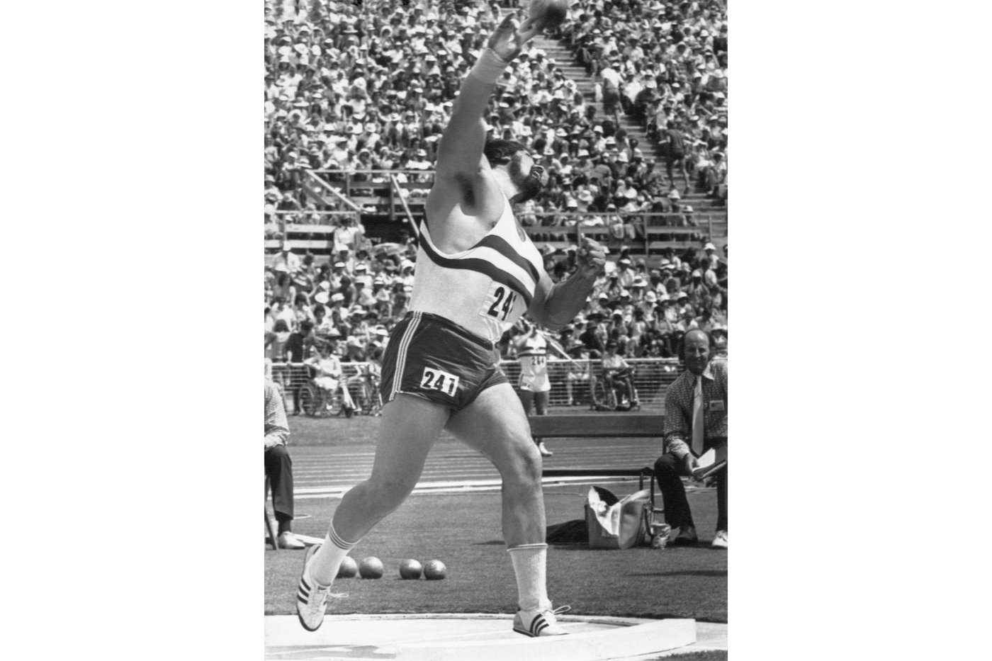 Geoff Capes, an Olympic shot putter who won the World's Strongest Man competition, dies at age 75 | iNFOnews.ca Geoff Capes, an Olympic shot putter who won the World's Strongest Man competition, dies at age 75 | iNFOnews.ca