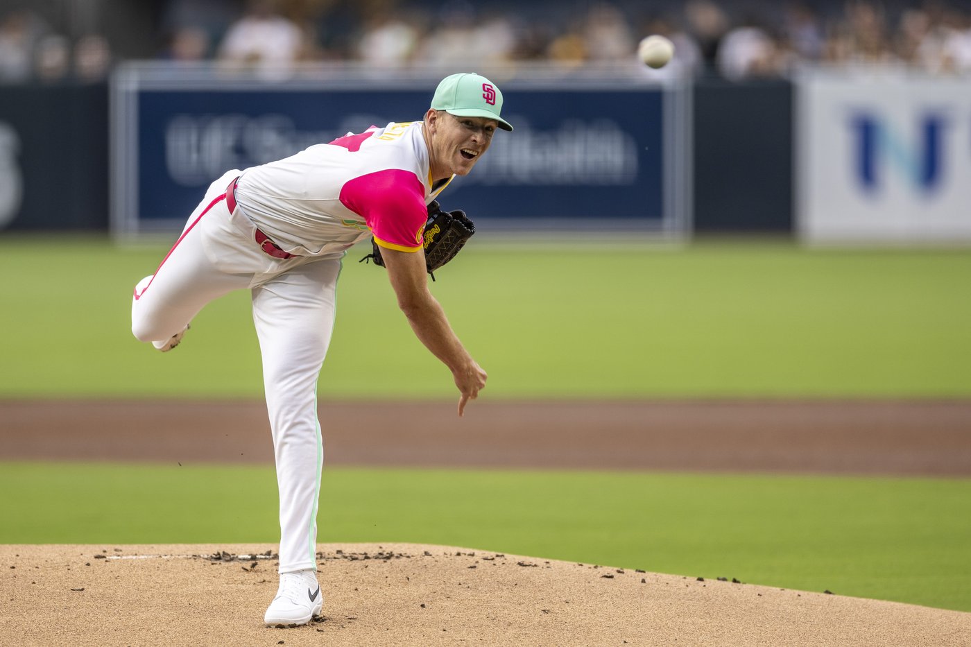 Suarez gets huge strikeout as the Padres beat the Pirates for the 10th straight time | iNFOnews.ca