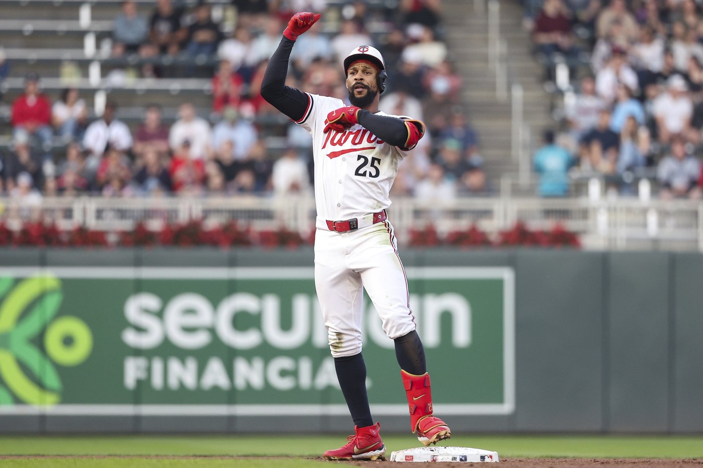 Buxton's 479-foot homer powers Twins to 6-2 win over Rangers | iNFOnews.ca Buxton's 479-foot homer powers Twins to 6-2 win over Rangers | iNFOnews.ca