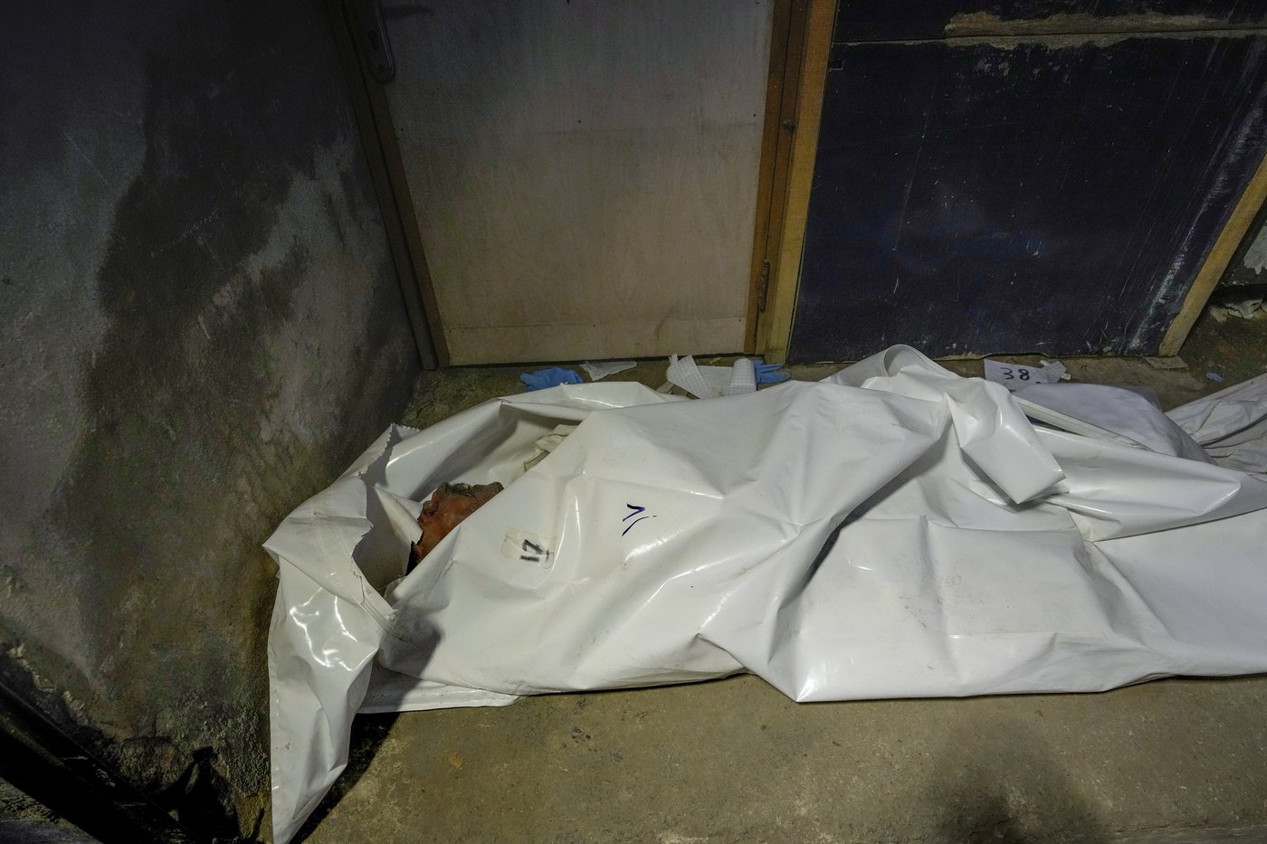 Syrians flock to morgues looking for loved ones who perished in Assad's prisons | iNFOnews.ca Syrians flock to morgues looking for loved ones who perished in Assad's prisons | iNFOnews.ca