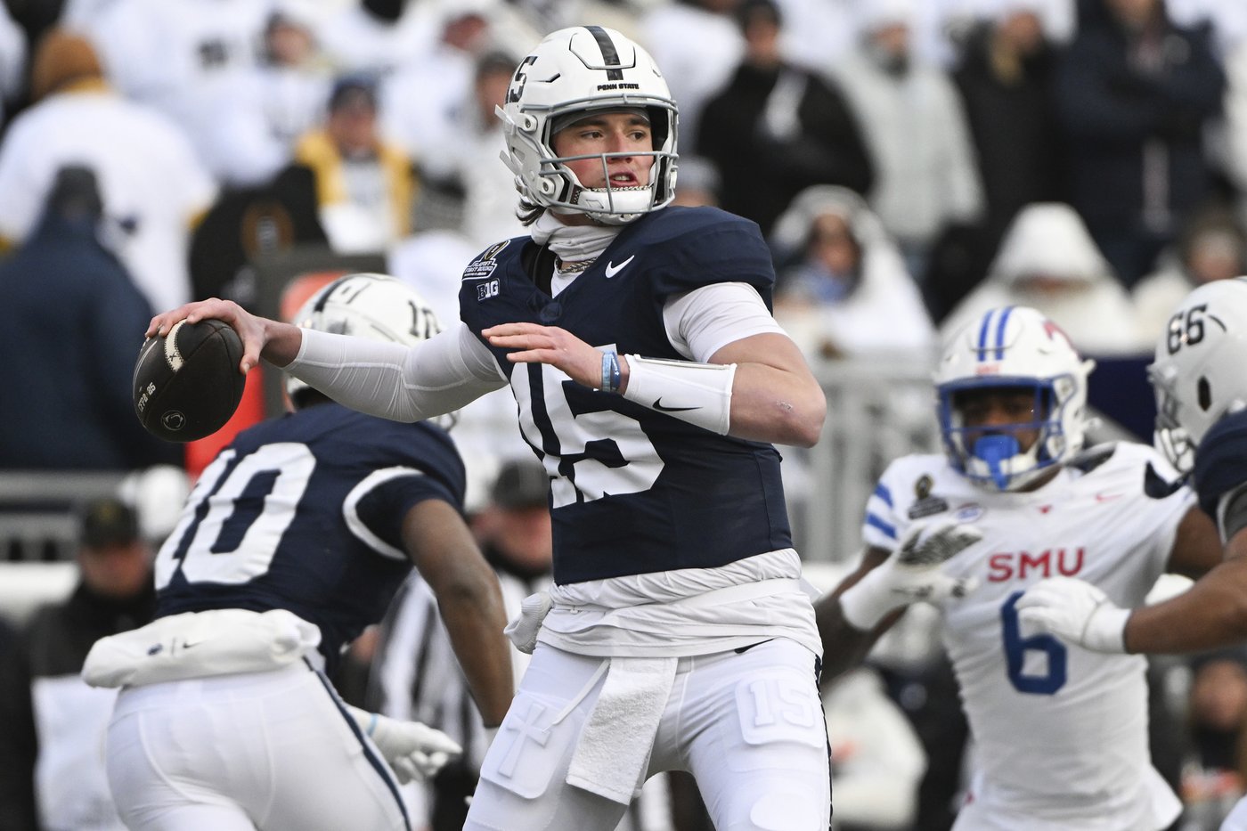 Saturday NFL draws larger audience than college games for rollout of 12-team playoff | iNFOnews.ca