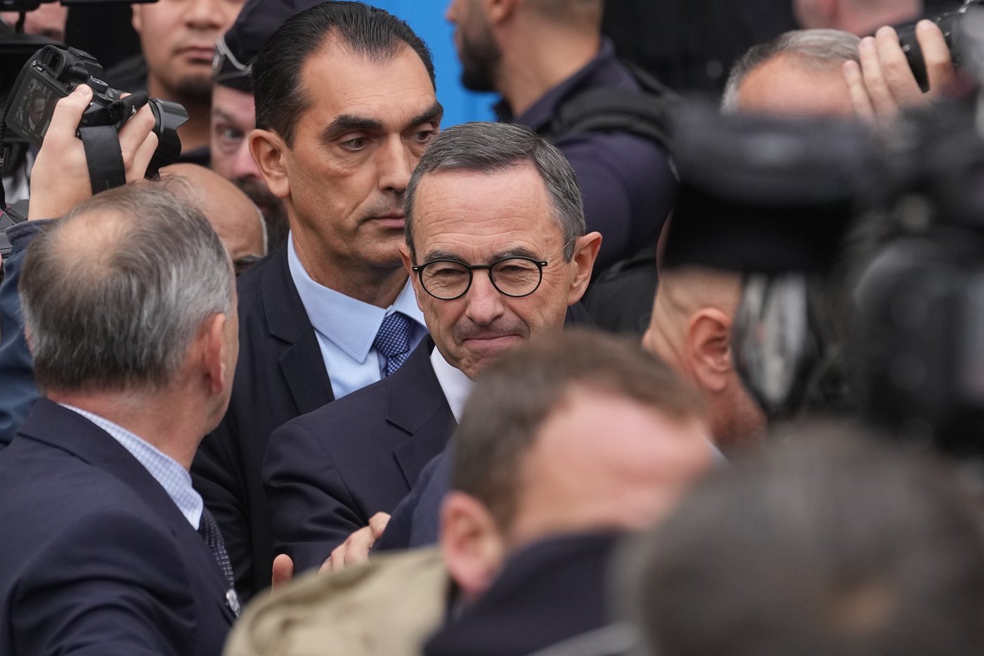 Macron's political isolation deepens as allies abandon him, with some calling for his resignation | iNFOnews.ca Macron's political isolation deepens as allies abandon him, with some calling for his resignation | iNFOnews.ca