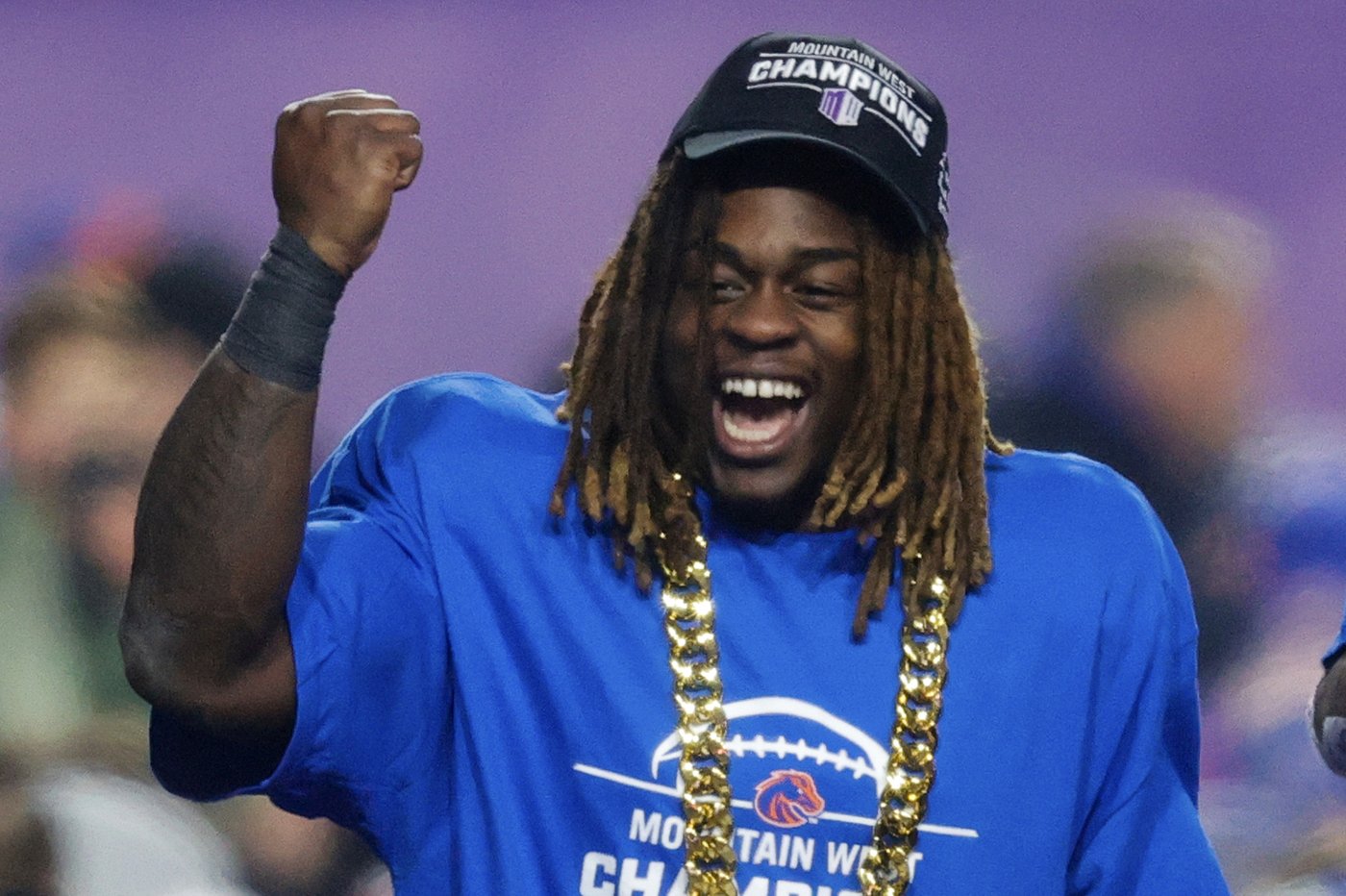 Travis Hunter and Ashton Jeanty give this year's Heisman Trophy ceremony a different vibe | iNFOnews.ca