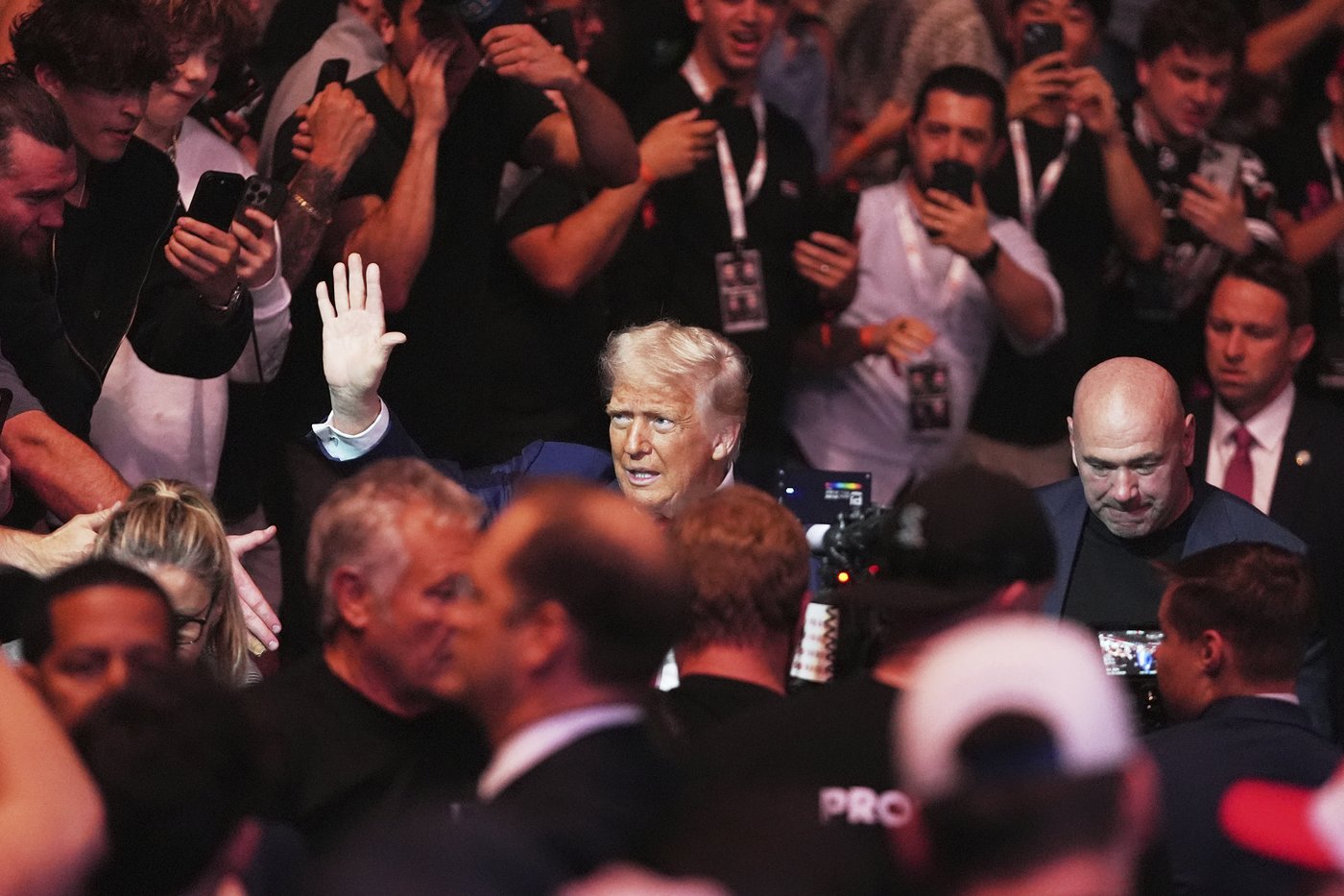 Trump attends UFC championship fight in New Jersey, taking a break from Musk feud for cage fights | iNFOnews.ca