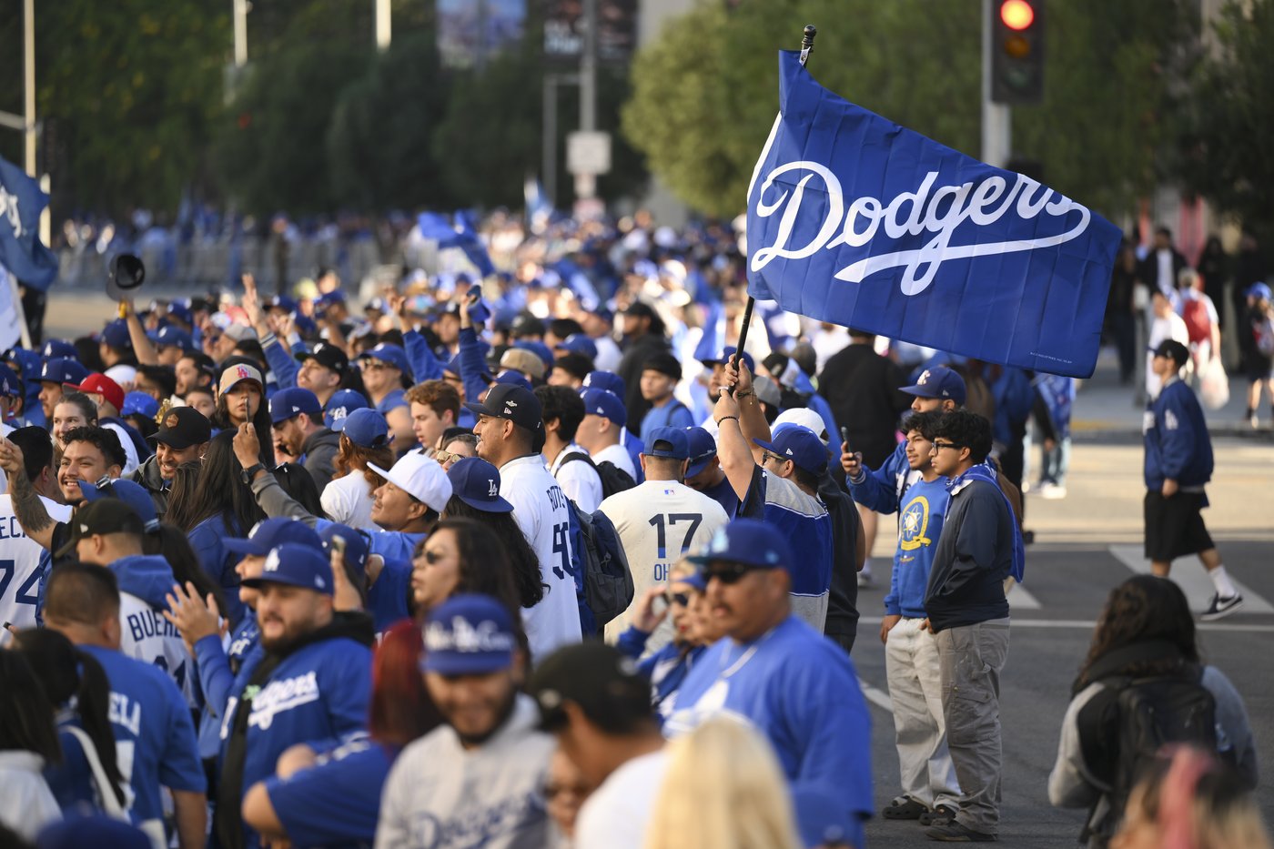 Shohei Ohtani brings his dog and addresses crowd in English as Dodgers celebrate World Series title | iNFOnews.ca