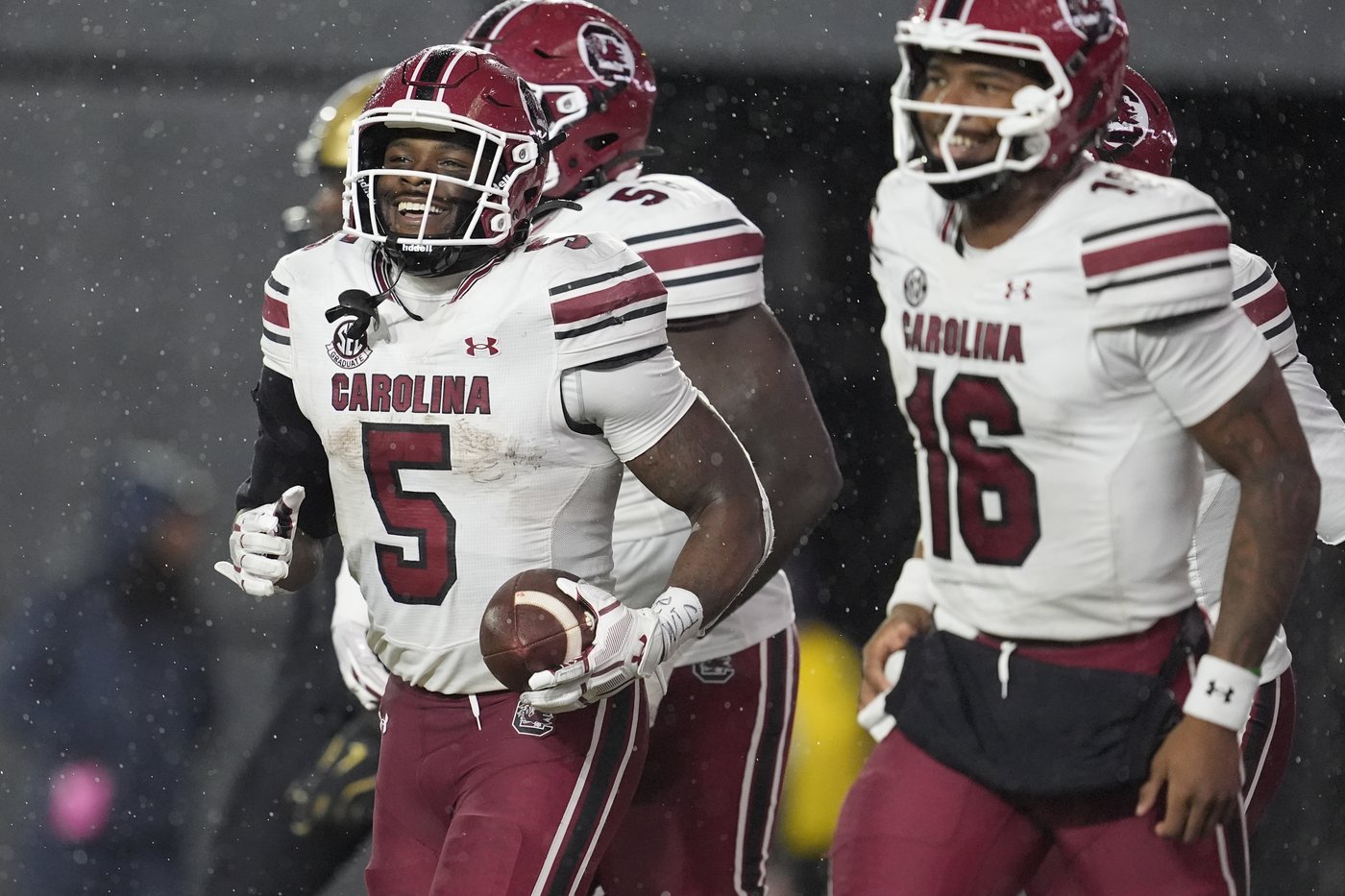 Raheim Sanders scores 3 TDs as South Carolina beats No. 24 Vanderbilt 28-7 | iNFOnews.ca Raheim Sanders scores 3 TDs as South Carolina beats No. 24 Vanderbilt 28-7 | iNFOnews.ca