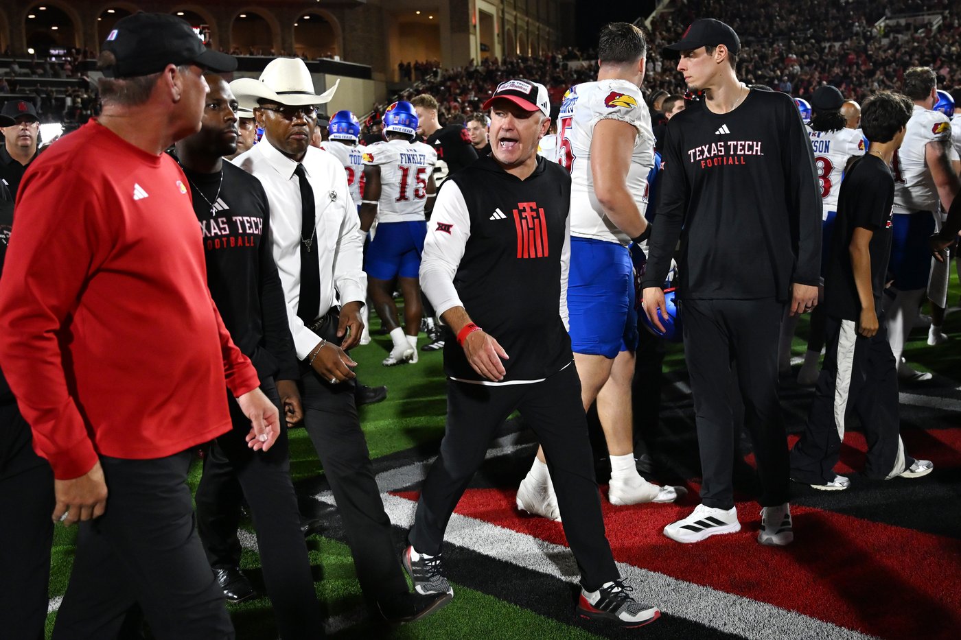 Big 12 fines Kansas $25,000 for Lance Leipold’s statement that a knife was thrown at Texas Tech game | iNFOnews.ca