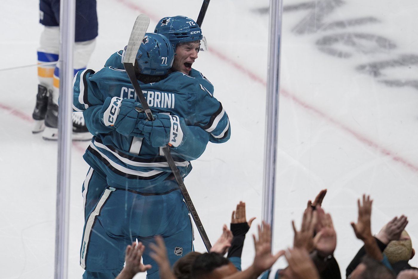 18-year-old Macklin Celebrini scores a goal in his hyped debut for the Sharks | iNFOnews.ca 18-year-old Macklin Celebrini scores a goal in his hyped debut for the Sharks | iNFOnews.ca