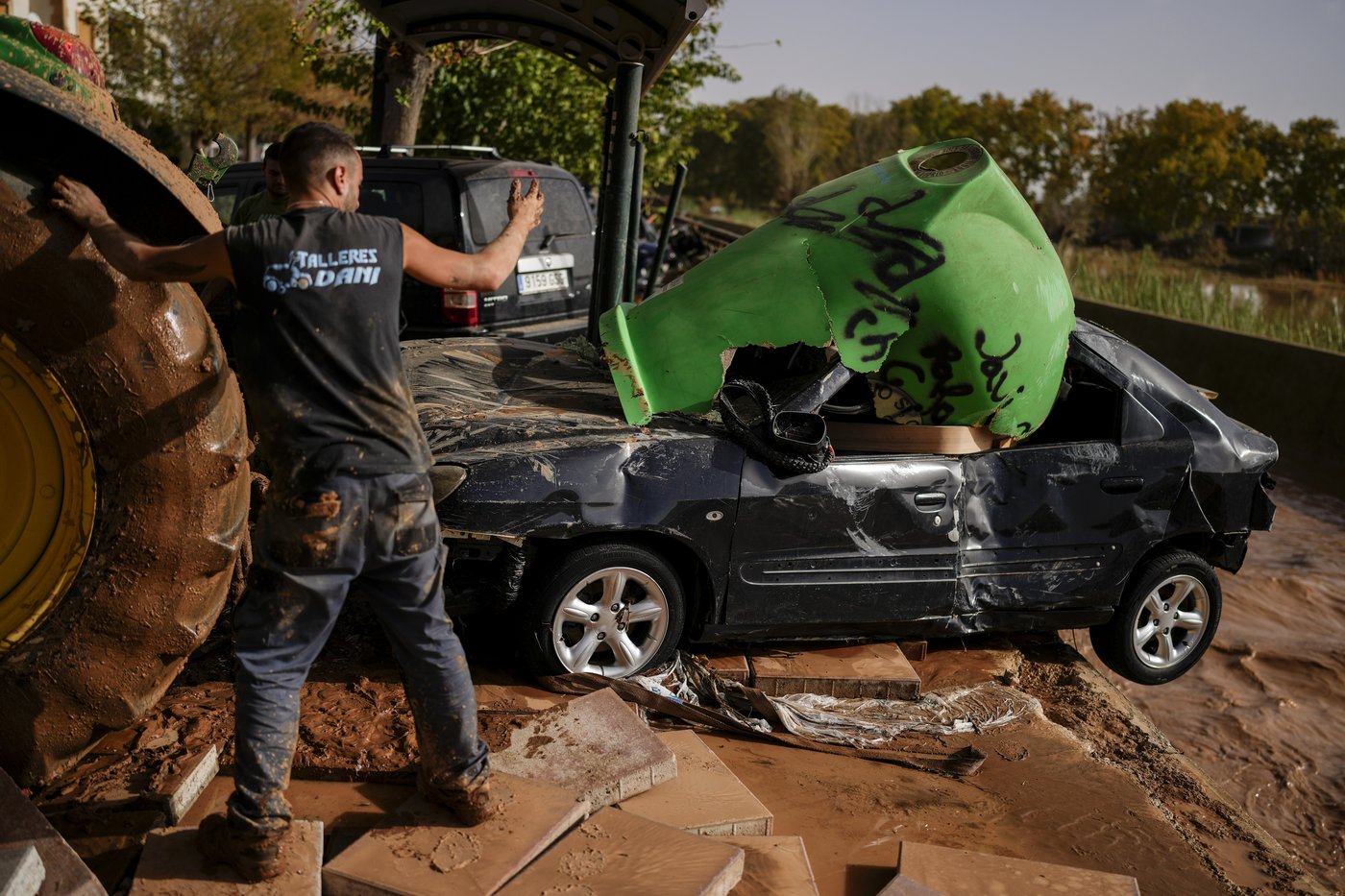 Spain searches for bodies after flood of the century claims at least 95 lives | iNFOnews.ca