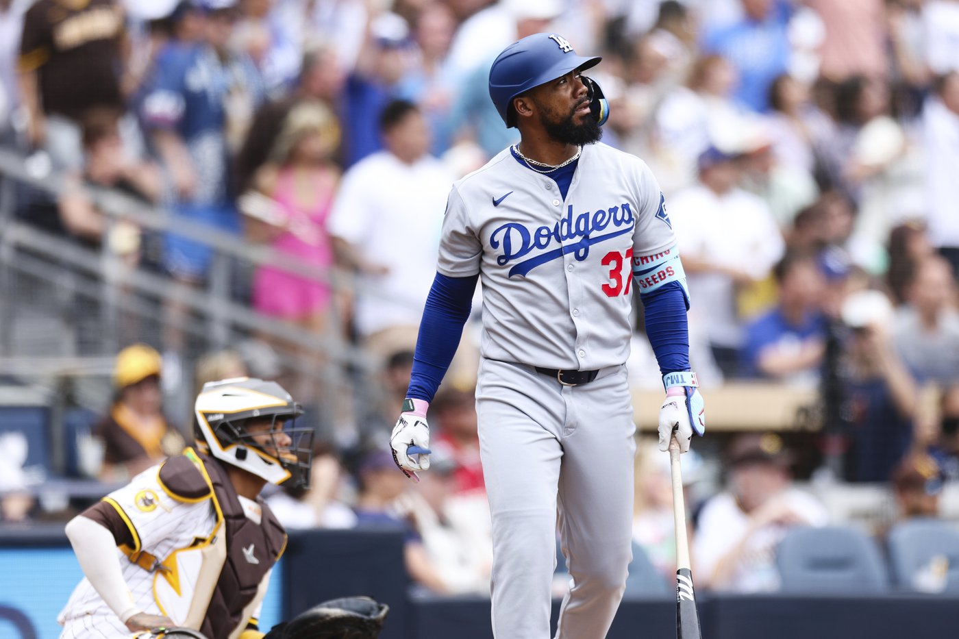 Teoscar Hernández hits a 3-run homer and the Dodgers beat the Padres 5-2 to win the series | iNFOnews.ca Teoscar Hernández hits a 3-run homer and the Dodgers beat the Padres 5-2 to win the series | iNFOnews.ca