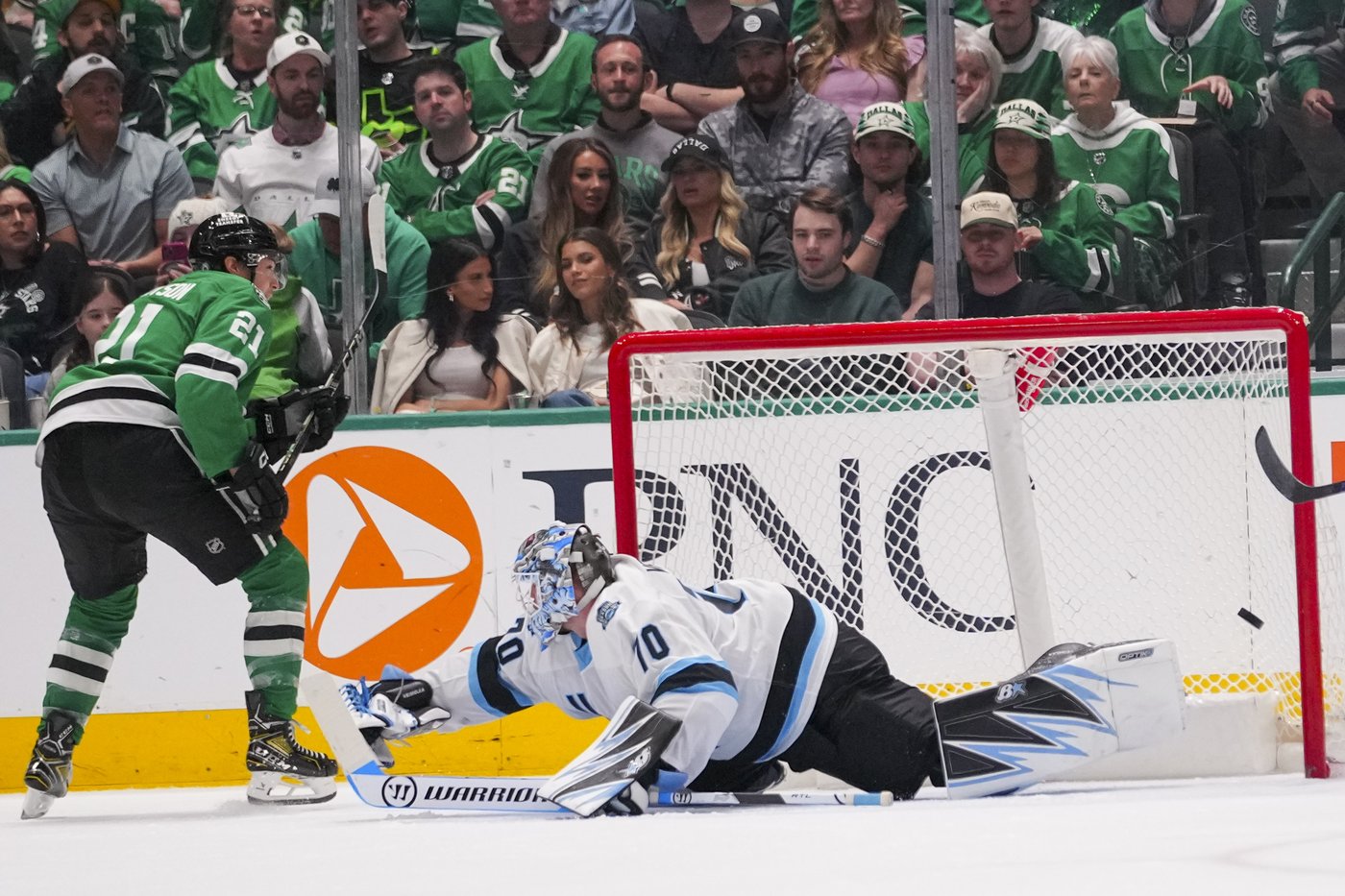 Cooley has goal and assist, Utah gets 4 power-play scores in 5-3 win over Stars | iNFOnews.ca Cooley has goal and assist, Utah gets 4 power-play scores in 5-3 win over Stars | iNFOnews.ca