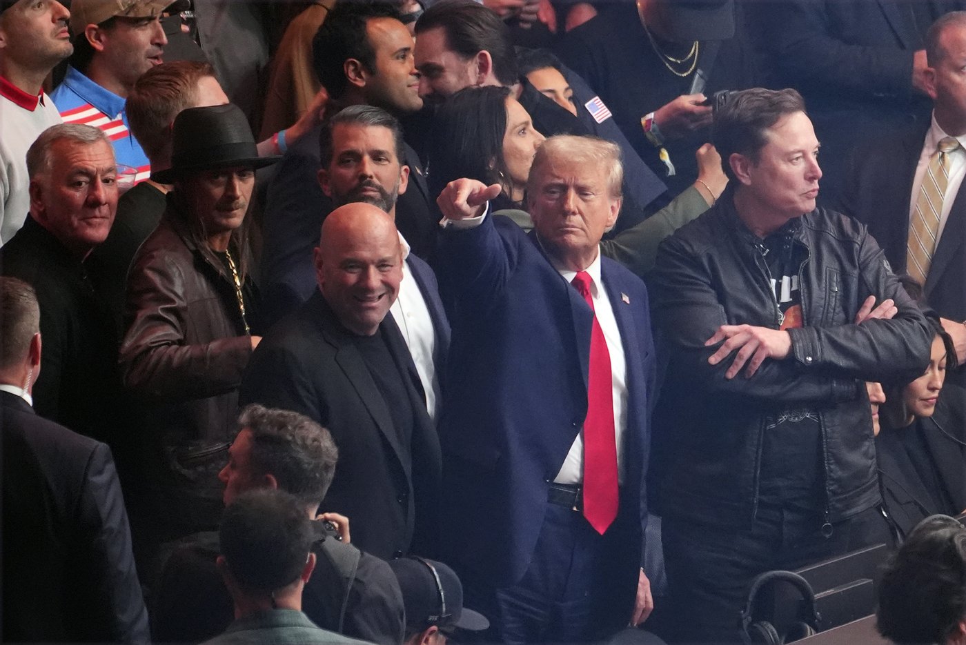 Jon Jones sends Stipe Miocic into retirement with decisive UFC heavyweight win in front of Trump | iNFOnews.ca