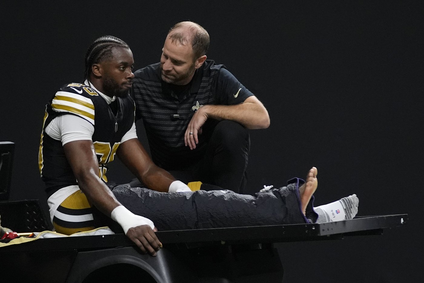 Saints cornerback Paulson Adebo breaks right femur in blowout loss to Broncos | iNFOnews.ca Saints cornerback Paulson Adebo breaks right femur in blowout loss to Broncos | iNFOnews.ca