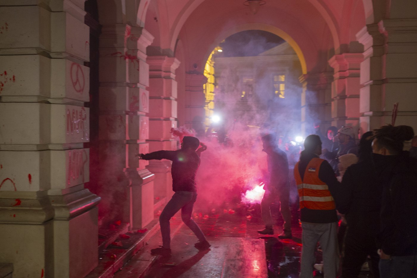 Police fire tear gas at protest over deadly canopy collapse in Serbia | iNFOnews.ca Police fire tear gas at protest over deadly canopy collapse in Serbia | iNFOnews.ca