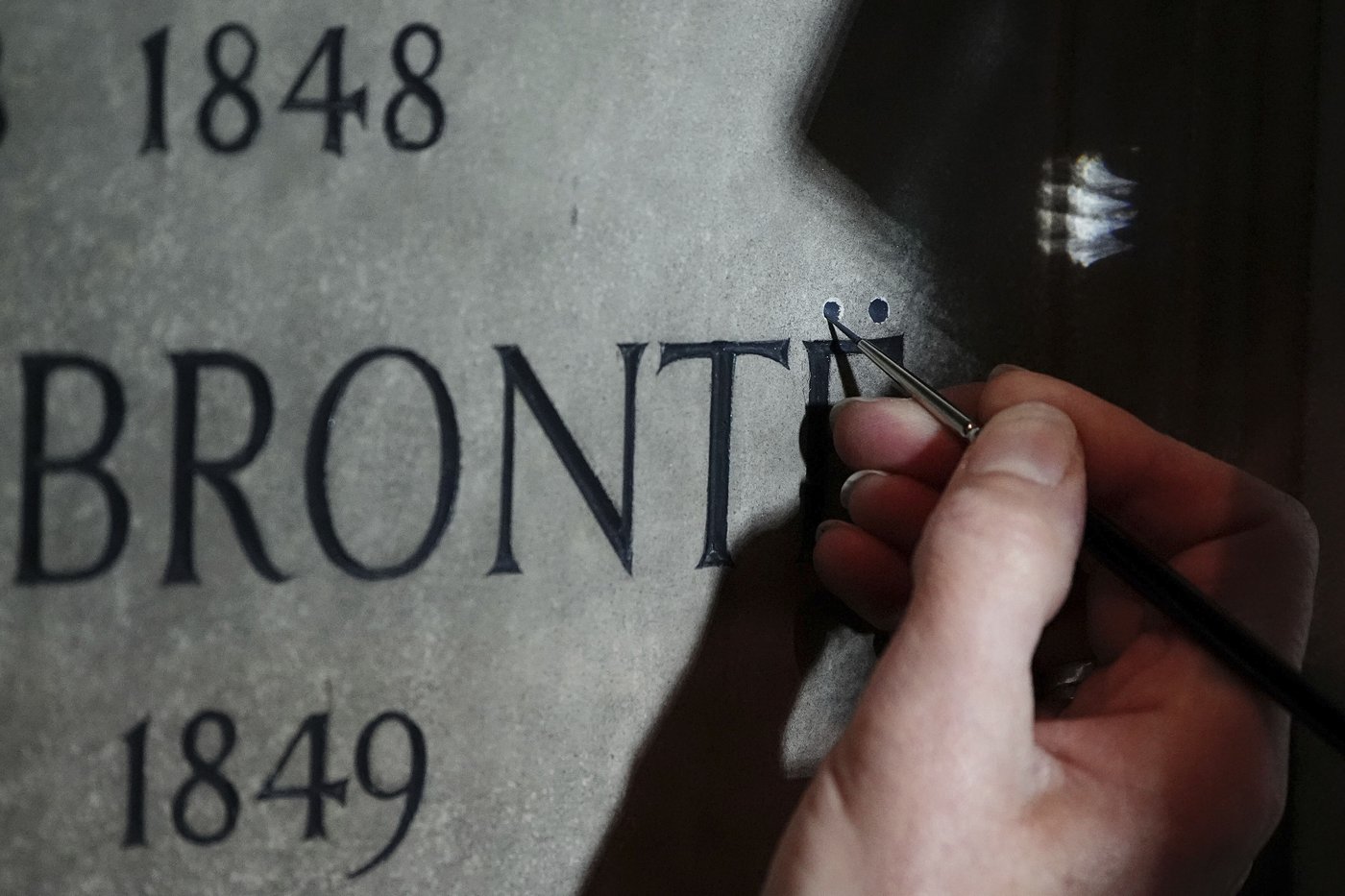 A misspelled memorial to the Brontë sisters gets its dots back at last | iNFOnews.ca A misspelled memorial to the Brontë sisters gets its dots back at last | iNFOnews.ca
