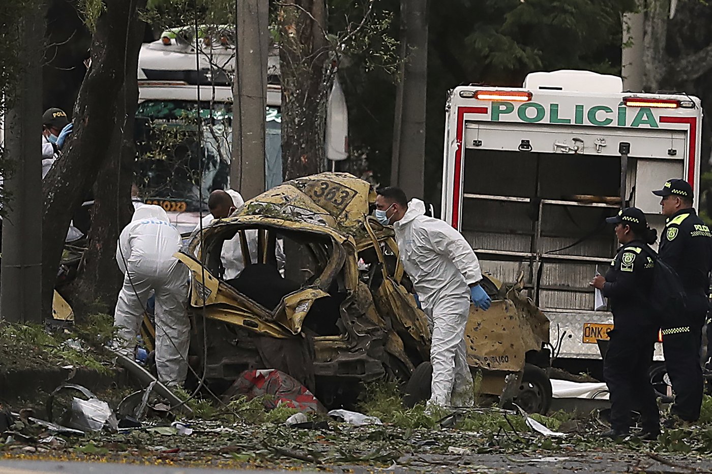 Car bomb and attack on a helicopter in Colombia kill at least 17, including police officers | iNFOnews.ca Car bomb and attack on a helicopter in Colombia kill at least 17, including police officers | iNFOnews.ca