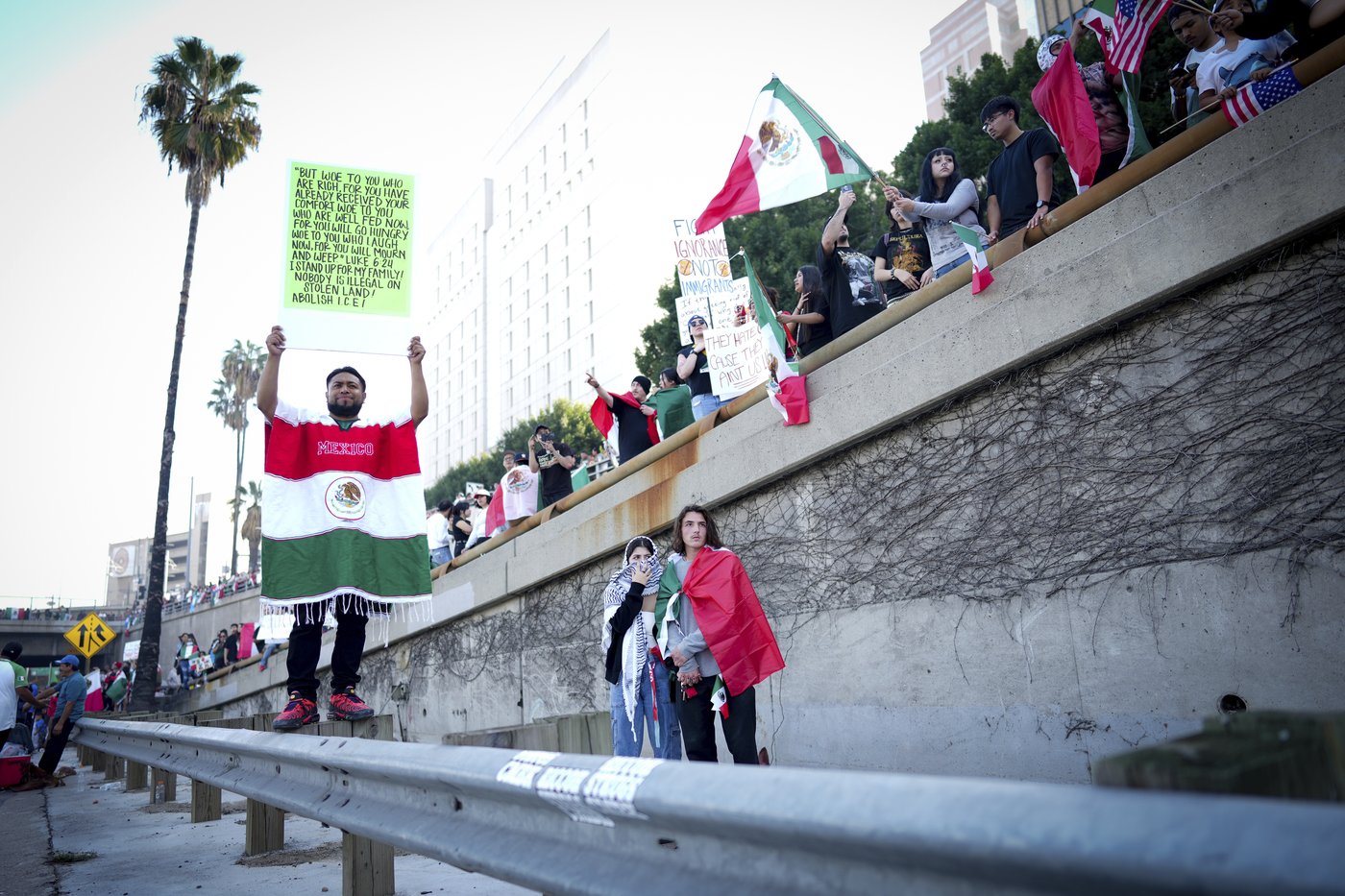 Marchers protesting planned deportations block major freeway in Los Angeles | iNFOnews.ca