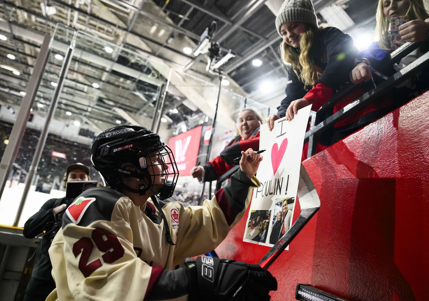 Study: More Canadian girls playing in organized sports, but still lagging behind boys | iNFOnews.ca