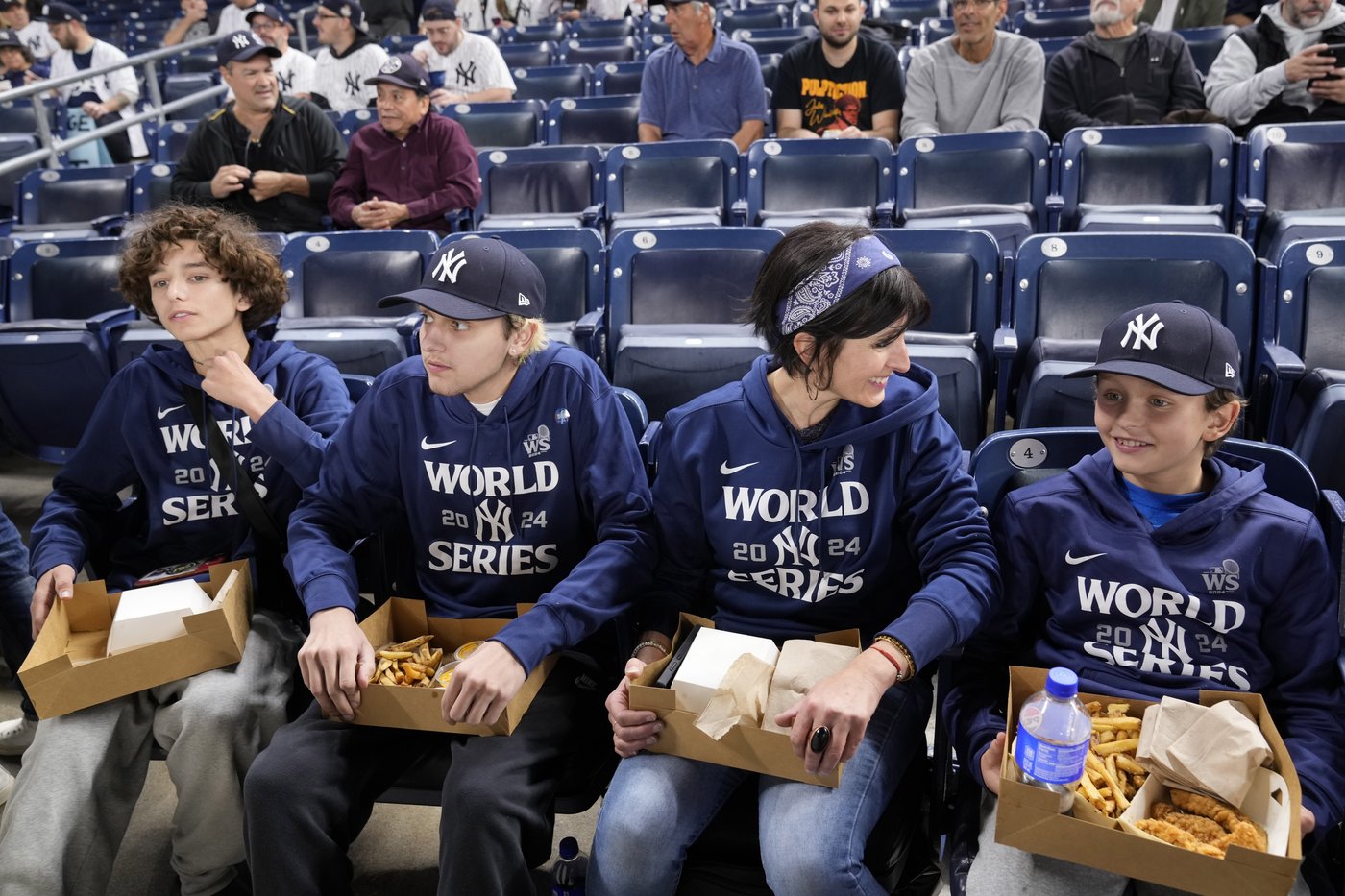 Yankees fans who interfered with Betts' catch are banned from Game 5 of the World Series | iNFOnews.ca Yankees fans who interfered with Betts' catch are banned from Game 5 of the World Series | iNFOnews.ca