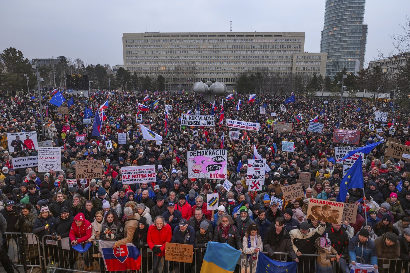 Slovakia protesters call on Fico to resign over government's pro-Russia policy shift | iNFOnews.ca Slovakia protesters call on Fico to resign over government's pro-Russia policy shift | iNFOnews.ca