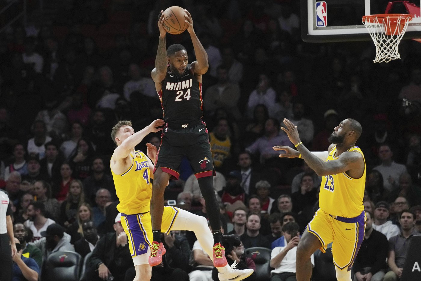 Herro scores 31, Heat roll past LeBron and struggling Lakers 134-93 | iNFOnews.ca