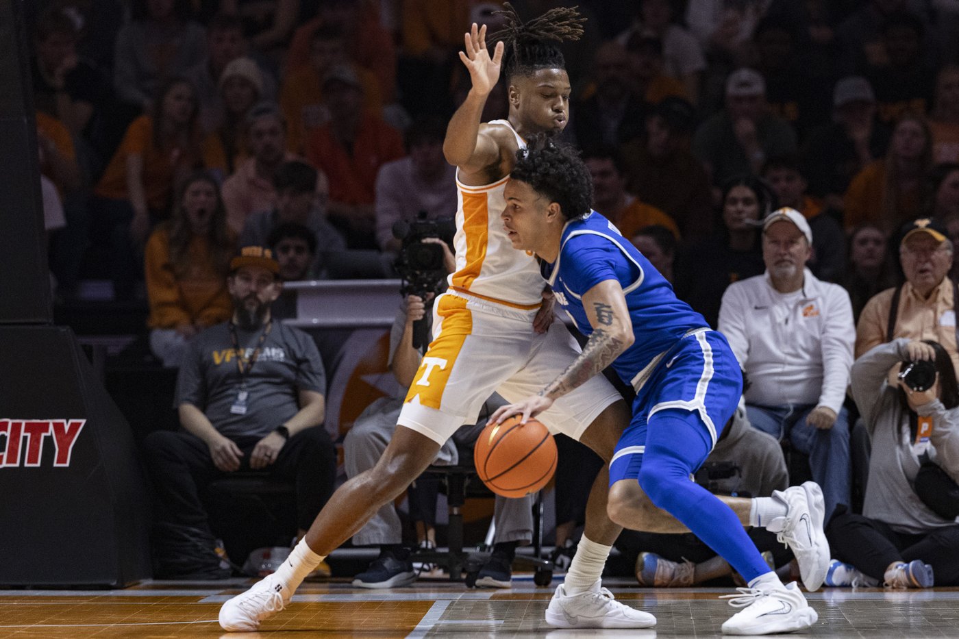 Lanier and Zeigler lead No. 1 Tennessee past upset-minded Middle Tennessee 82-64 | iNFOnews.ca Lanier and Zeigler lead No. 1 Tennessee past upset-minded Middle Tennessee 82-64 | iNFOnews.ca