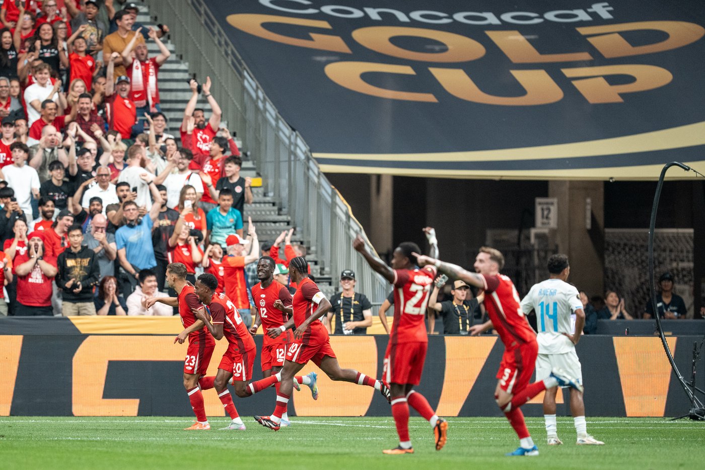 Buchanan's brace lifts Canada to 6-0 Gold Cup win over Honduras | iNFOnews.ca Buchanan's brace lifts Canada to 6-0 Gold Cup win over Honduras | iNFOnews.ca