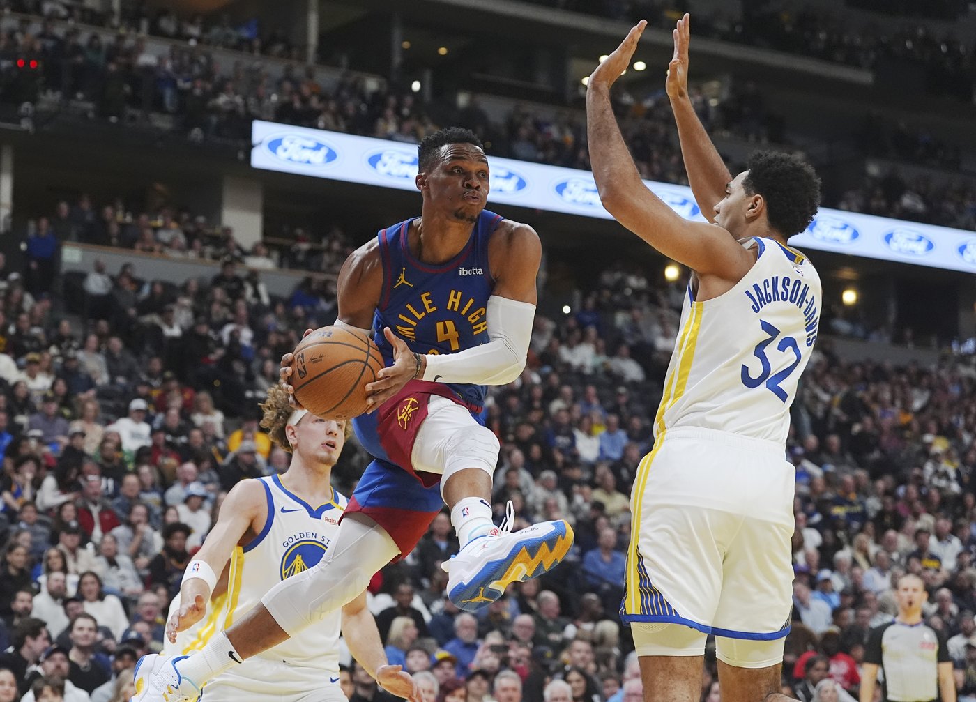 Jokic scores 38 points and helps Nuggets mount a late comeback to beat Warriors 119-115 | iNFOnews.ca