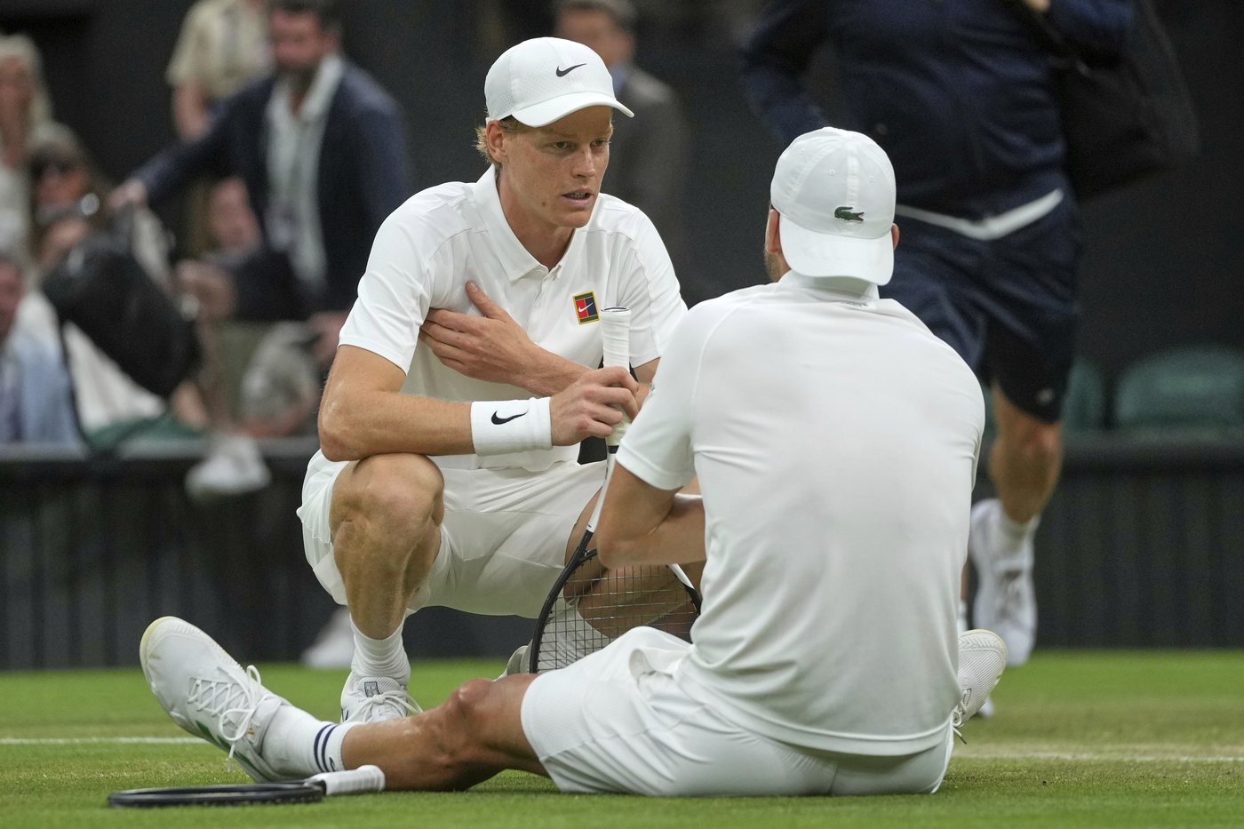 Jannik Sinner reaches the Wimbledon quarterfinals despite a bad elbow when an injured Dimitrov stops | iNFOnews.ca Jannik Sinner reaches the Wimbledon quarterfinals despite a bad elbow when an injured Dimitrov stops | iNFOnews.ca