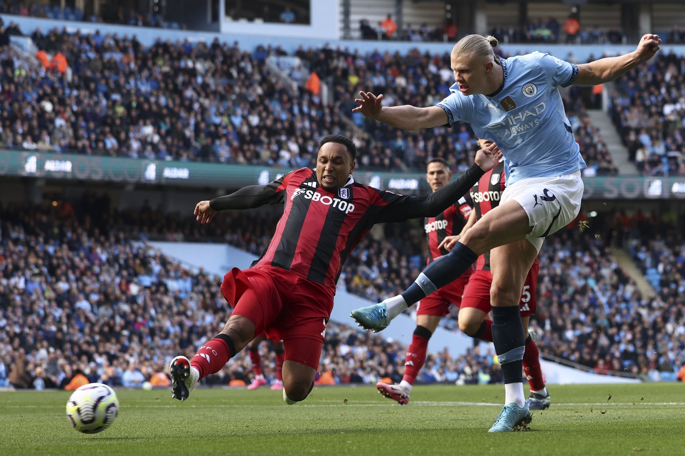 Man City fans make public plea to Pep Guardiola: 'Stay!' | iNFOnews.ca