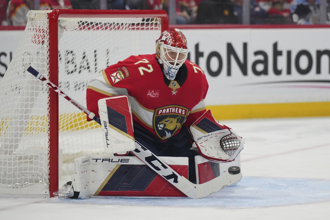 Bennett scores twice, Panthers open their title defense by getting past rival Bruins 6-4 | iNFOnews.ca