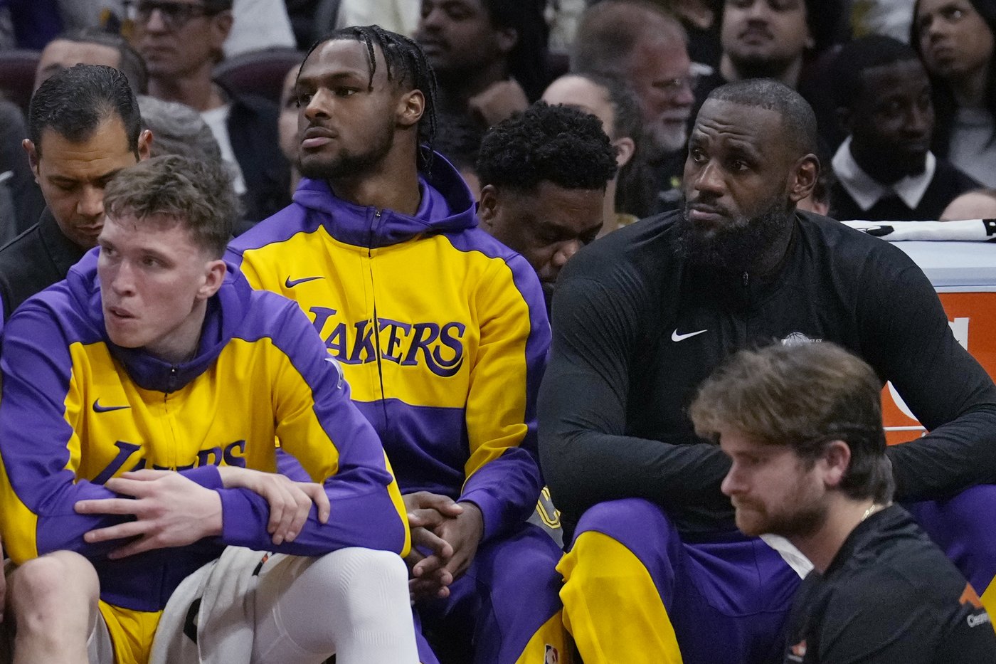 Cavaliers blow out Lakers 134-110 as Bronny James scores first NBA points as dad watches from bench | iNFOnews.ca
