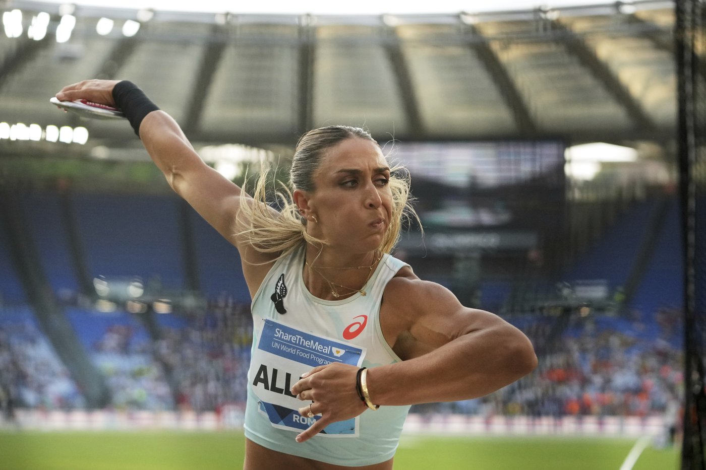 Chebet runs second fastest 5,000 ever at Rome's Diamond League meet | iNFOnews.ca Chebet runs second fastest 5,000 ever at Rome's Diamond League meet | iNFOnews.ca