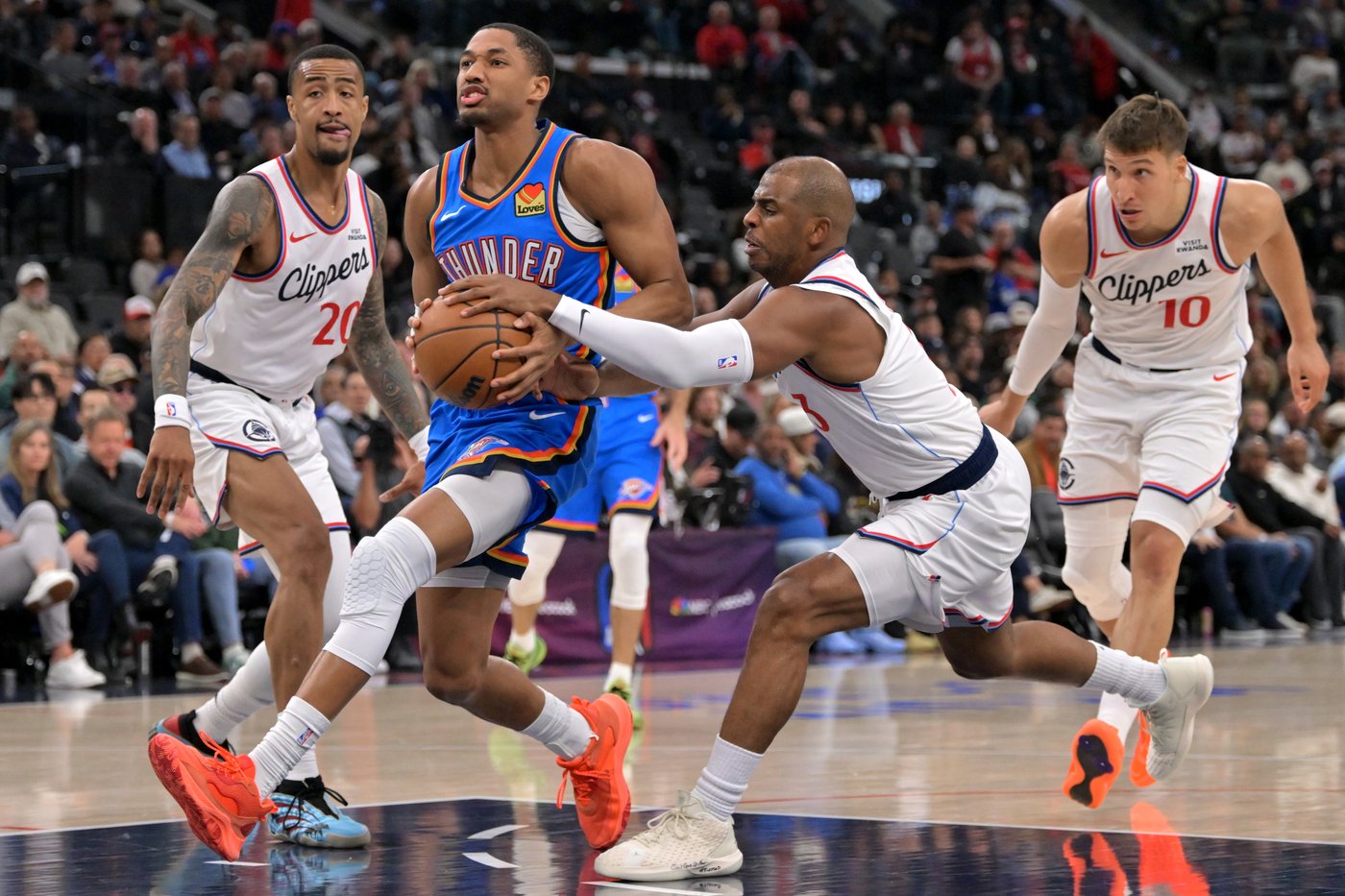 Thunder surge past Clippers 126-107 to extend season-opening winning streak to 8 | iNFOnews.ca Thunder surge past Clippers 126-107 to extend season-opening winning streak to 8 | iNFOnews.ca