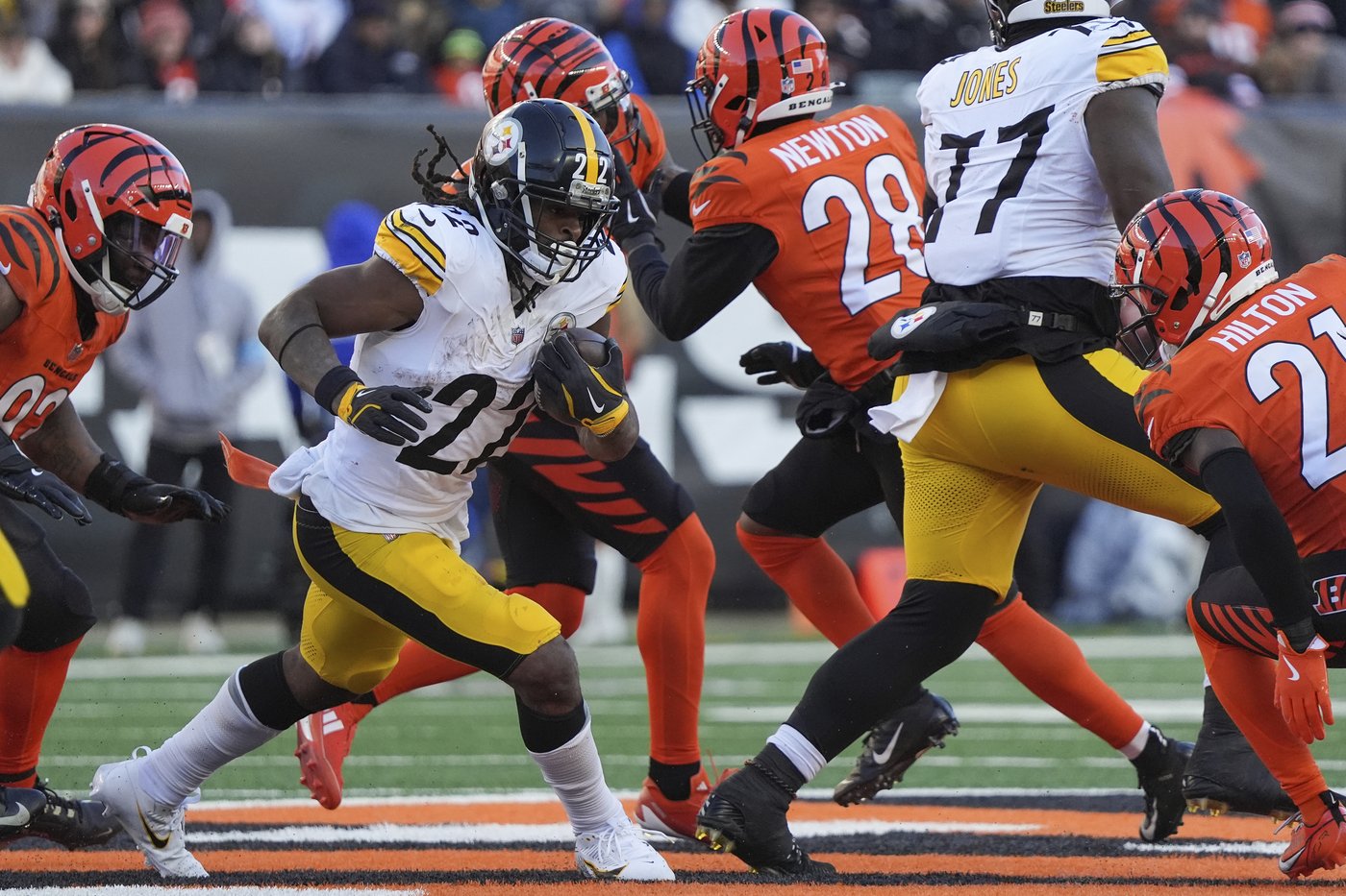 Russell Wilson throws for a season-high 414 yards and 3 TDs as the Steelers top the Bengals 44-38 | iNFOnews.ca Russell Wilson throws for a season-high 414 yards and 3 TDs as the Steelers top the Bengals 44-38 | iNFOnews.ca