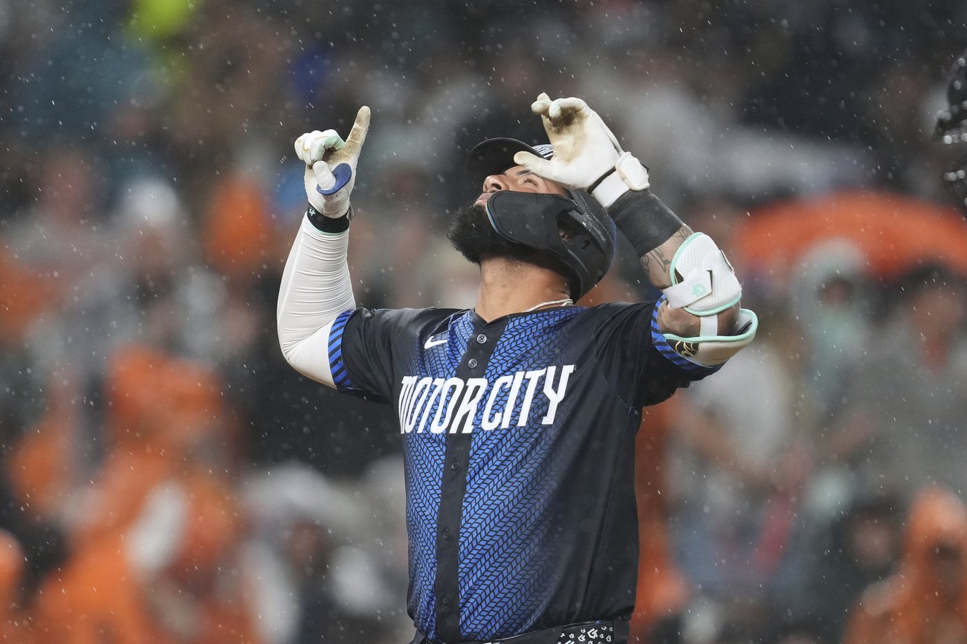 Torres, Greene lead the Tigers to rainy 11-5 victory over the Reds | iNFOnews.ca