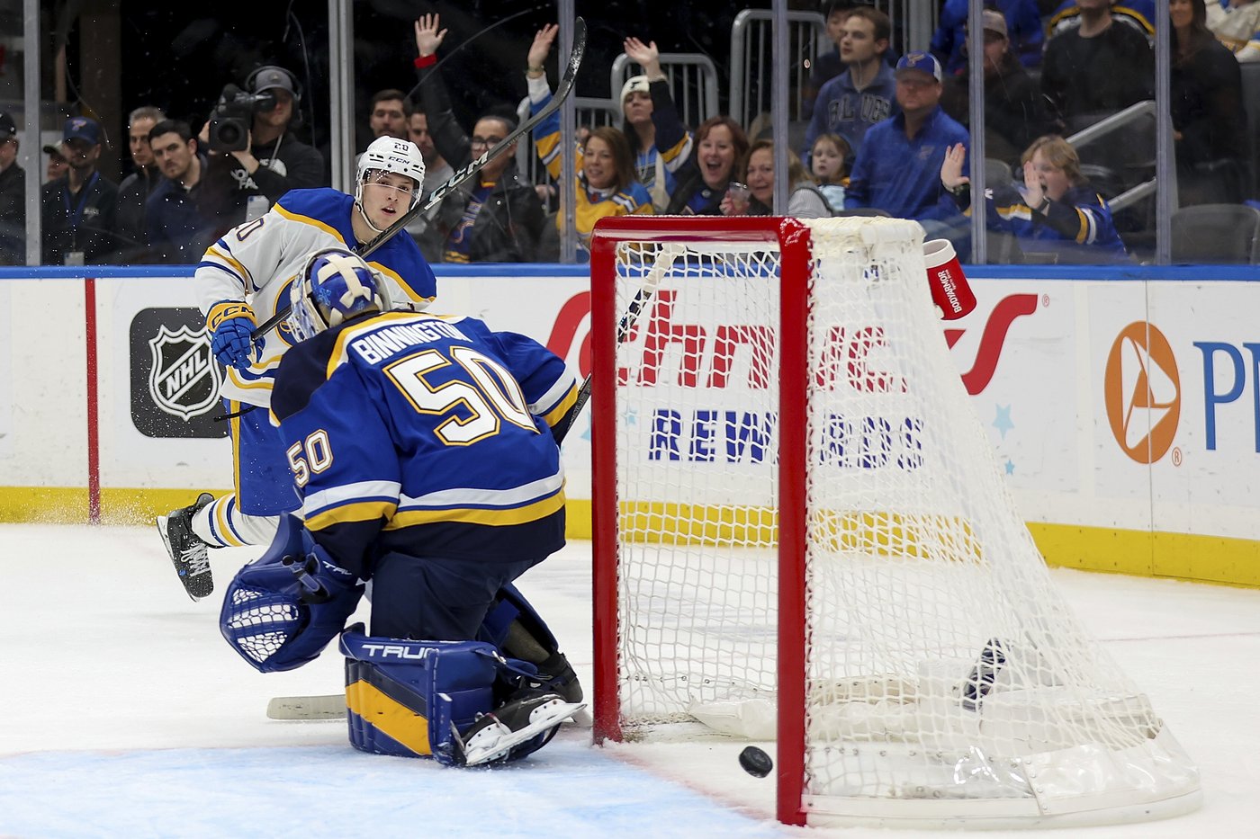 Sabres get power-play goals from Zucker and Thompson in 4-2 win over the Blues | iNFOnews.ca