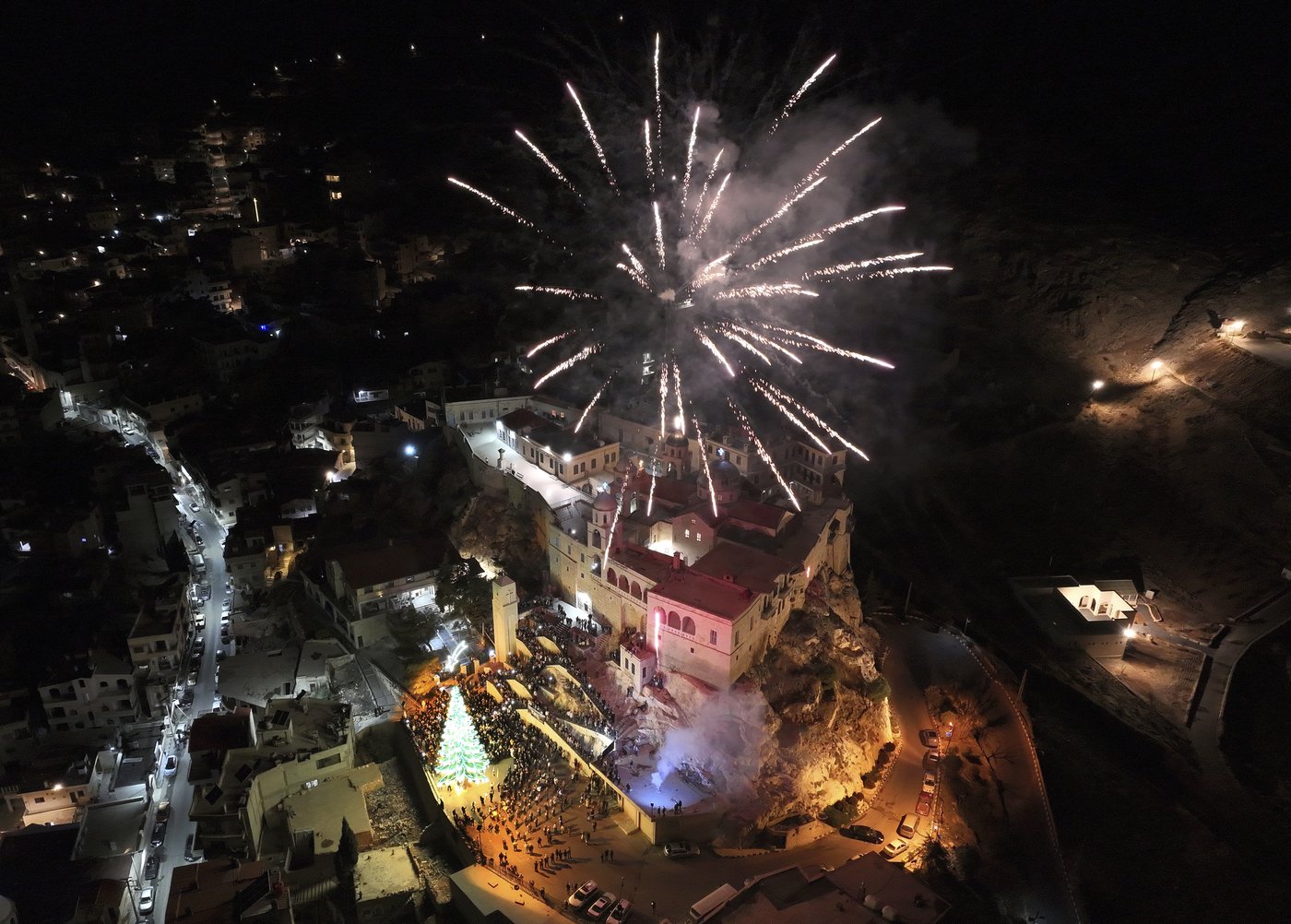 Cities worldwide hold subdued Christmas Eve celebrations amid conflicts | iNFOnews.ca Cities worldwide hold subdued Christmas Eve celebrations amid conflicts | iNFOnews.ca