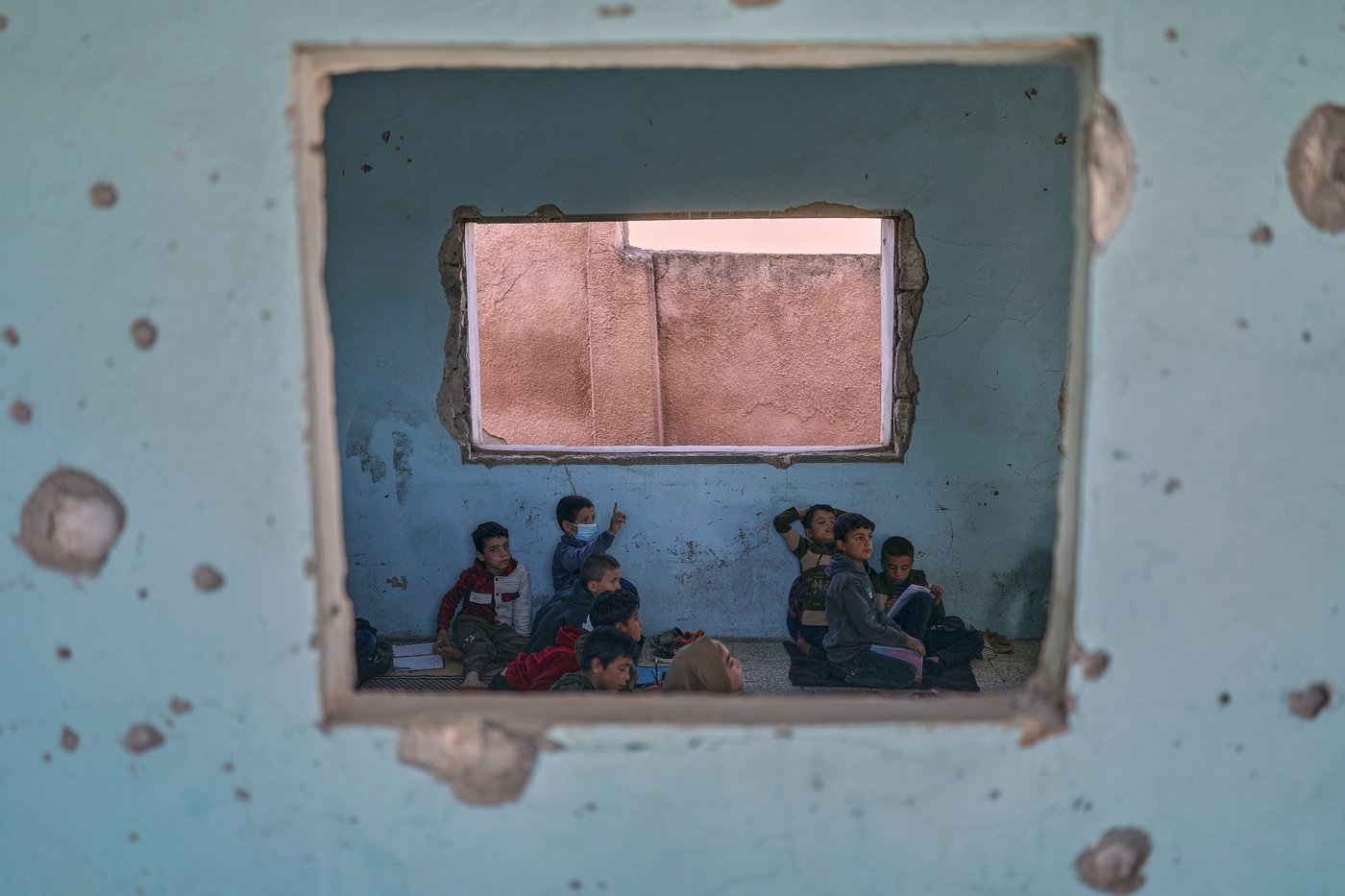 Photos show Syrian students returning to schools stripped bare by conflict | iNFOnews.ca