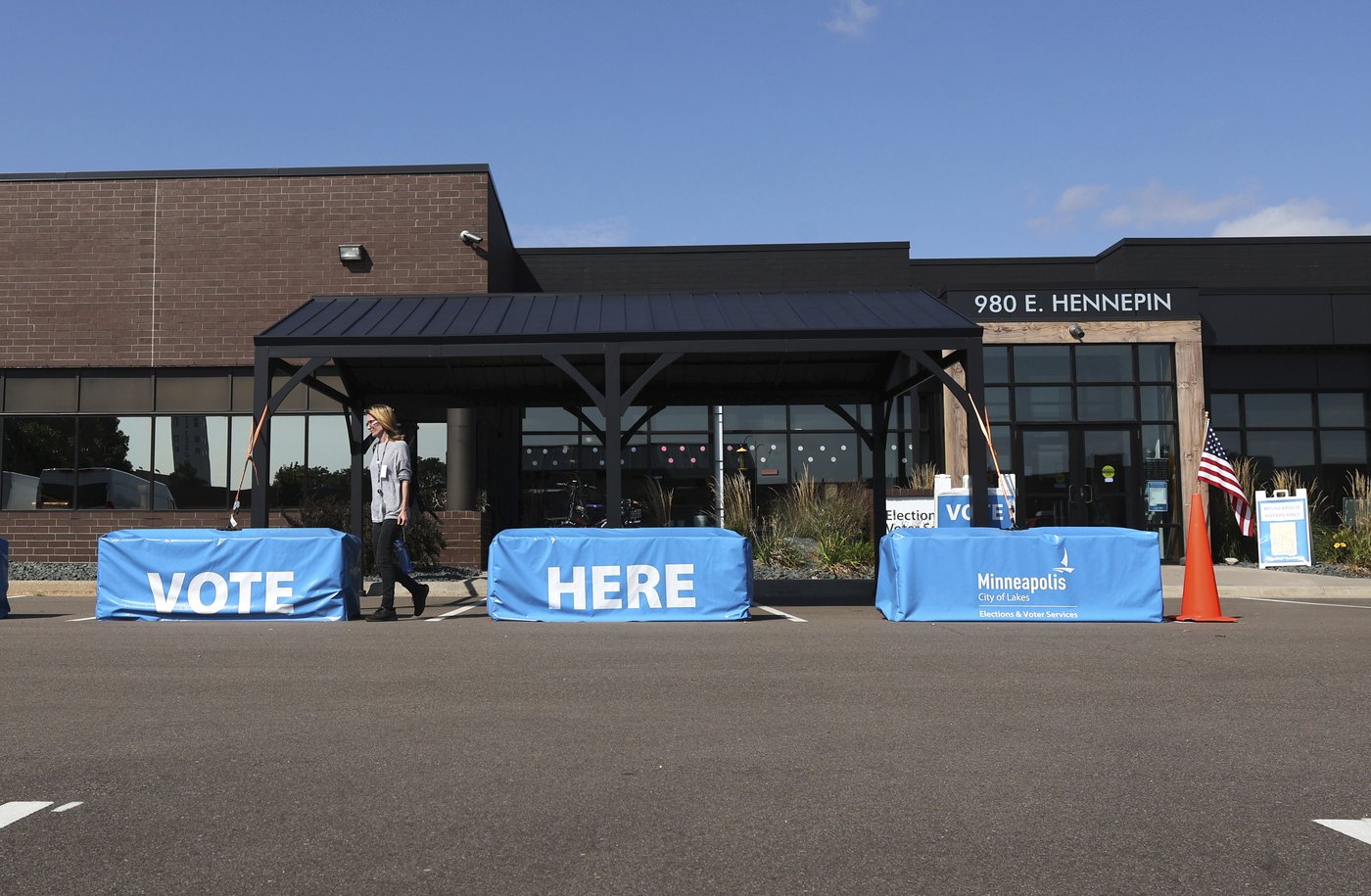 In-person voting for the US presidential contest is about to start as Election Day closes in | iNFOnews.ca
