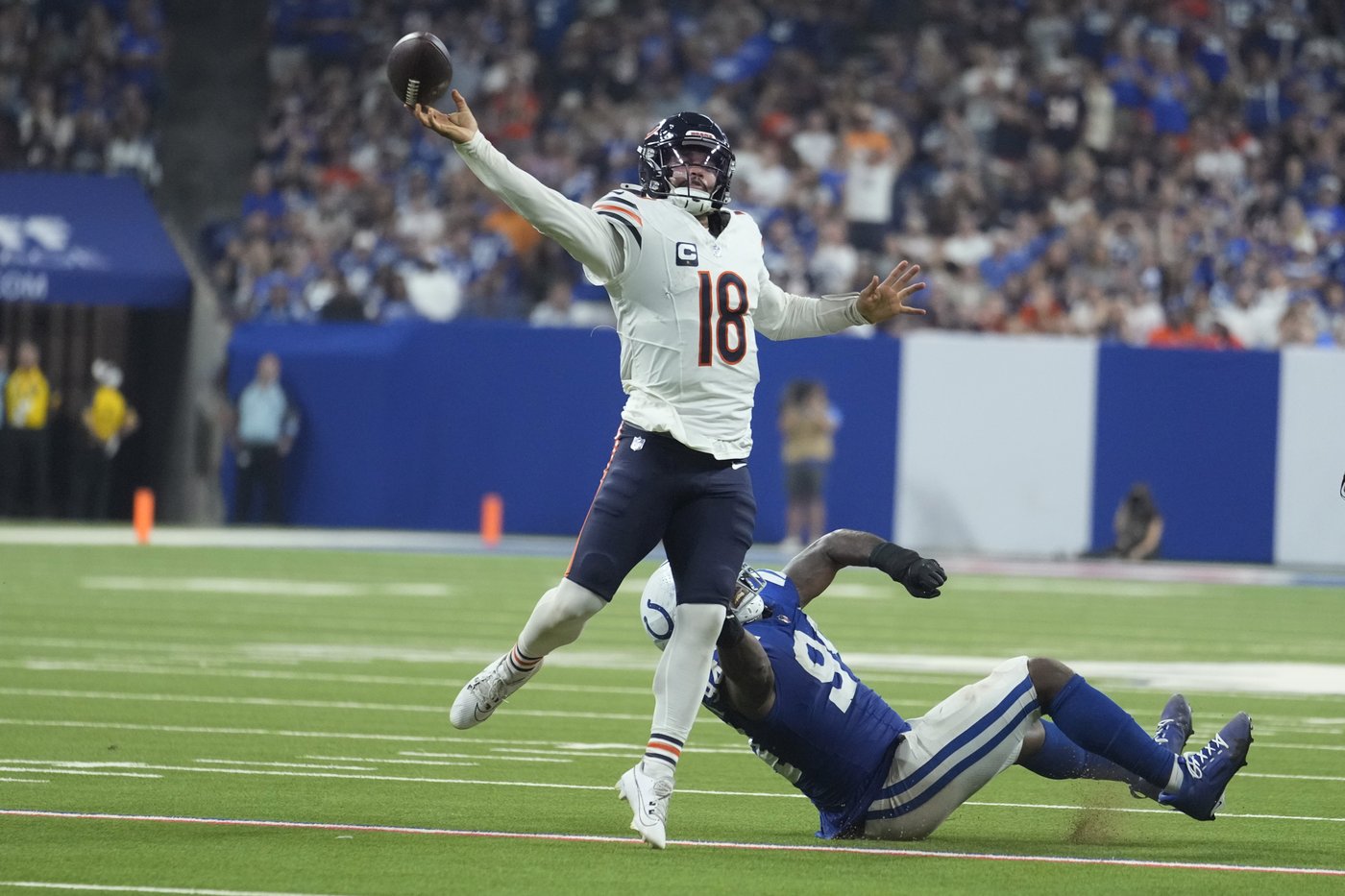 Colts rush for 3 TDs as struggling defense slows Bears offense for a 21-16 victory | iNFOnews.ca Colts rush for 3 TDs as struggling defense slows Bears offense for a 21-16 victory | iNFOnews.ca