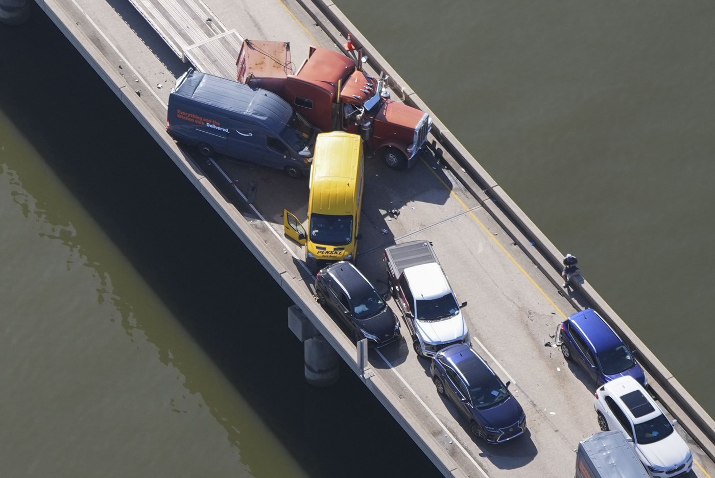 Multiple car crashes close 24-mile-long bridge outside of New Orleans after sudden fog | iNFOnews.ca Multiple car crashes close 24-mile-long bridge outside of New Orleans after sudden fog | iNFOnews.ca