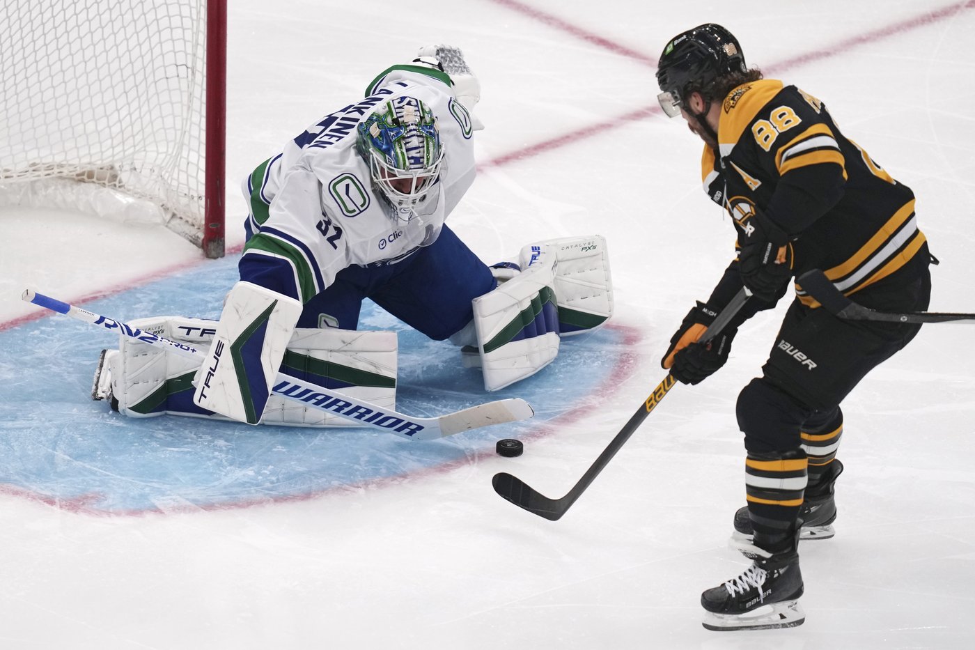 DeBrusk scores in return to Boston as Canucks shut out Bruins 2-0 behind Lankinen | iNFOnews.ca