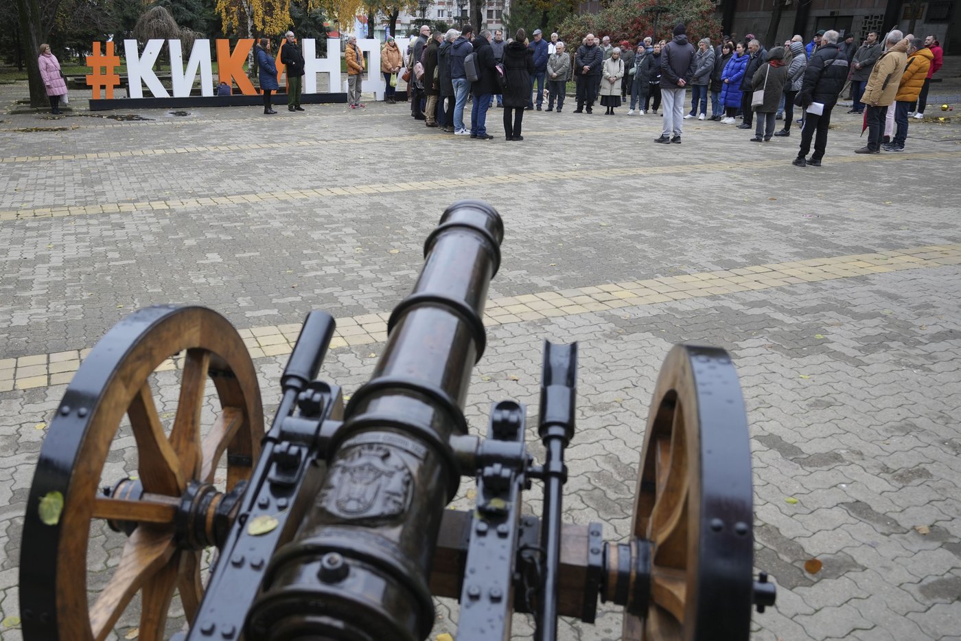 Protesters in Serbia hold 15-minute blockade for 15 victims of roof collapse, demanding justice | iNFOnews.ca