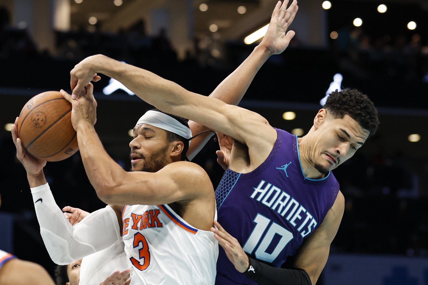 Jalen Brunson pours in 31 points as Knicks hold on to beat the Hornets 99-98 in NBA Cup play | iNFOnews.ca Jalen Brunson pours in 31 points as Knicks hold on to beat the Hornets 99-98 in NBA Cup play | iNFOnews.ca