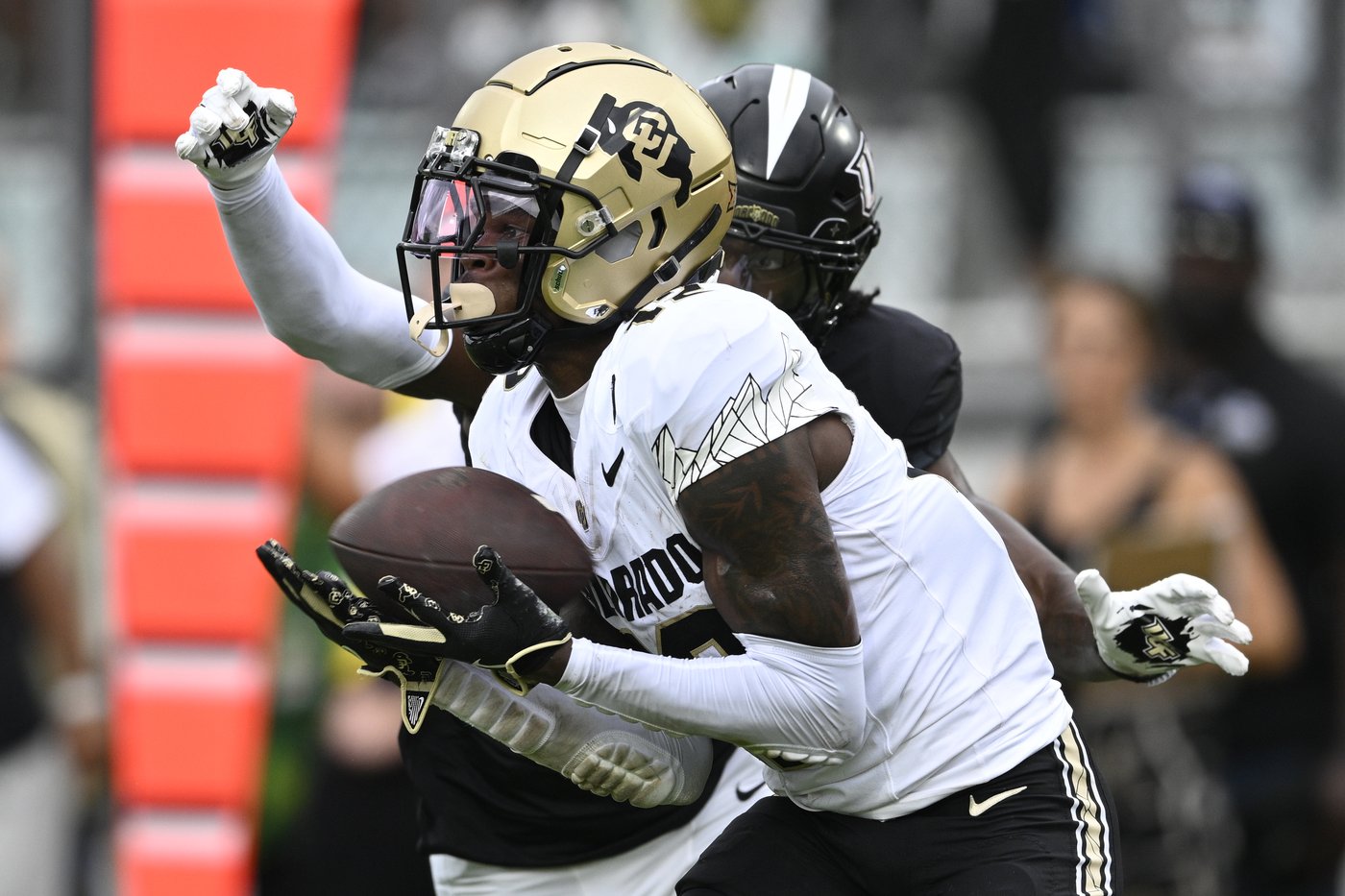 Travis Hunter, the 2-way standout for Colorado, is the AP college football player of the year | iNFOnews.ca
