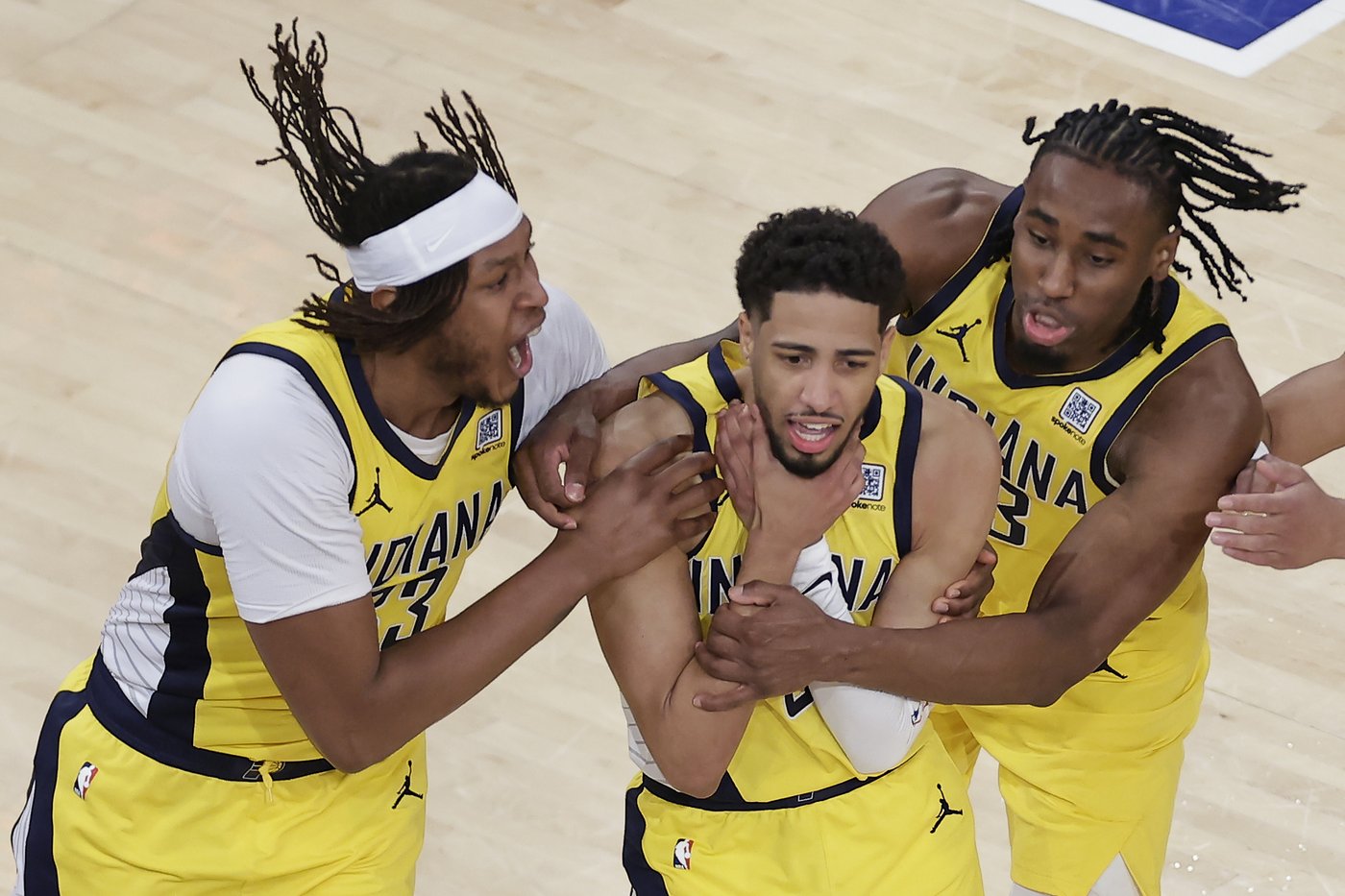Pacers tie it on Halburton's jumper at buzzer, then beat Knicks 138-135 in OT of East finals Game 1 | iNFOnews.ca