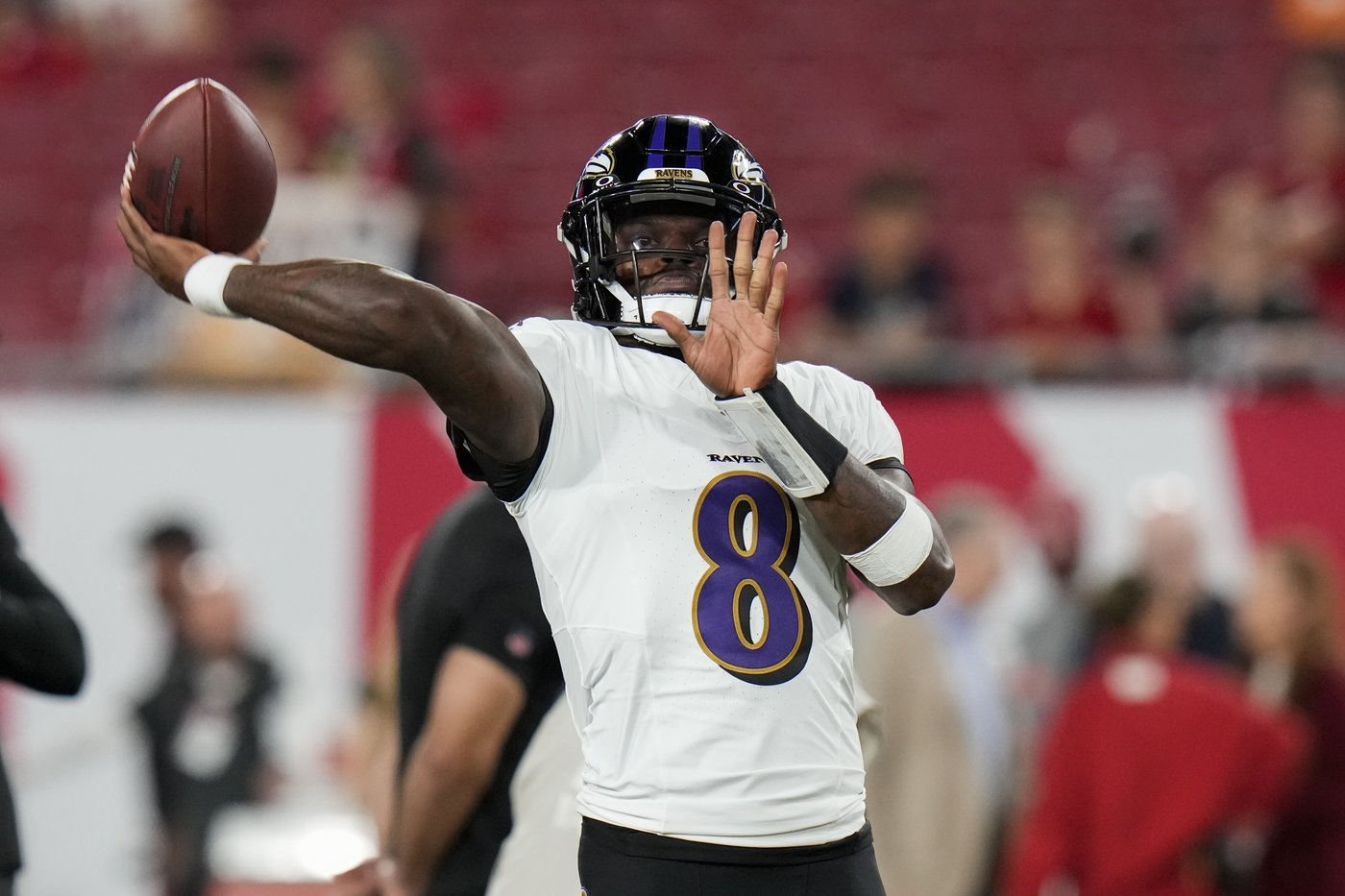 Analysis: In a game where he threw 5 touchdown passes, Lamar Jackson's lead block spoke volumes | iNFOnews.ca Analysis: In a game where he threw 5 touchdown passes, Lamar Jackson's lead block spoke volumes | iNFOnews.ca